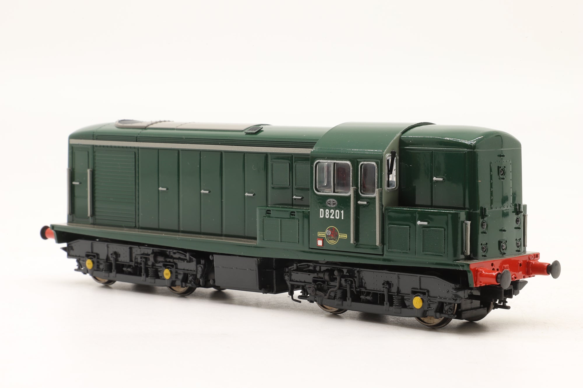 Heljan OO 15041 Class 15 D8201 in Plain BR Green – Glossy Finish