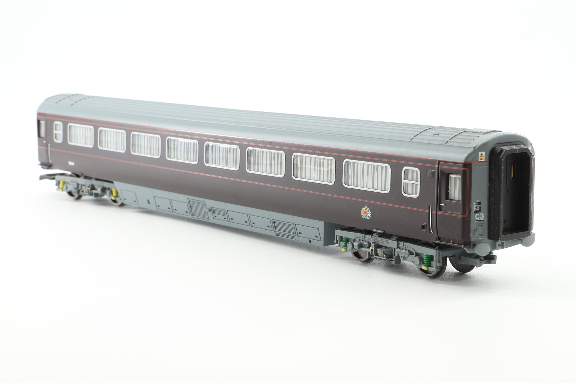 Hornby OO Pack Of 3 Royal Train Coaches '2904, 10734 & 2903' Maroon