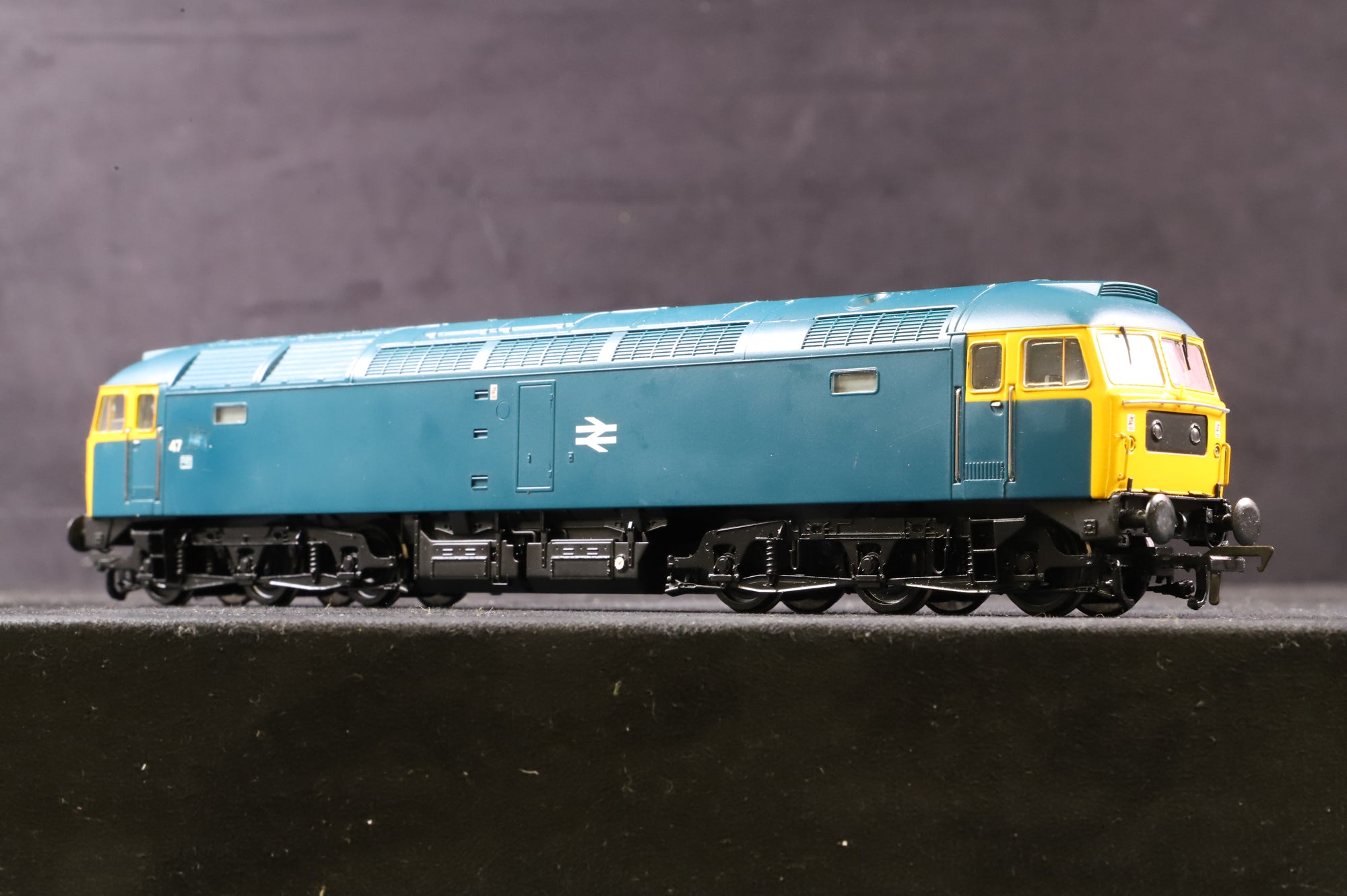 Bachmann OO Class 47 Unnumbered in BR Blue