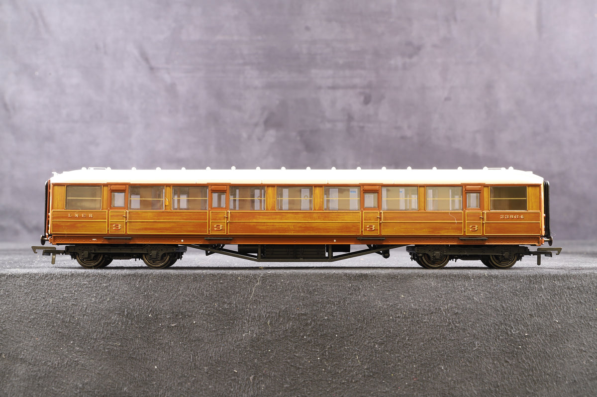 Hornby OO Rake Of 4 Gresley Teak Coaches