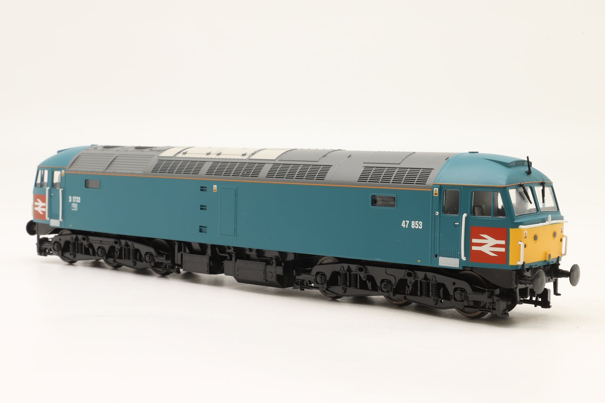 Heljan OO 4699 Class 47 47853 in XP64 Blue (Heritage)