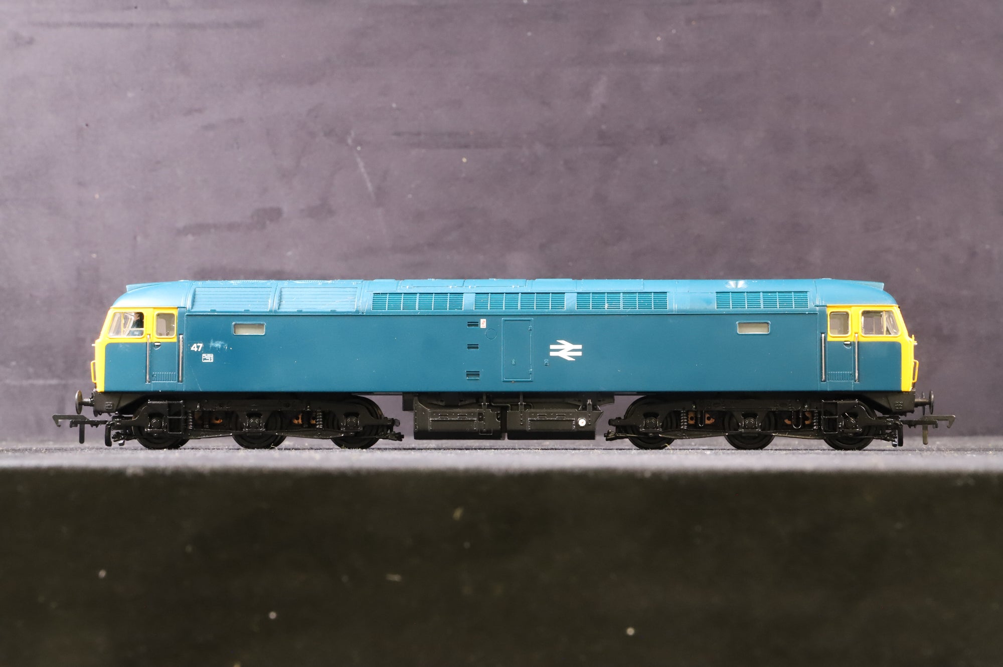 Bachmann OO Class 47 Unnumbered in BR Blue
