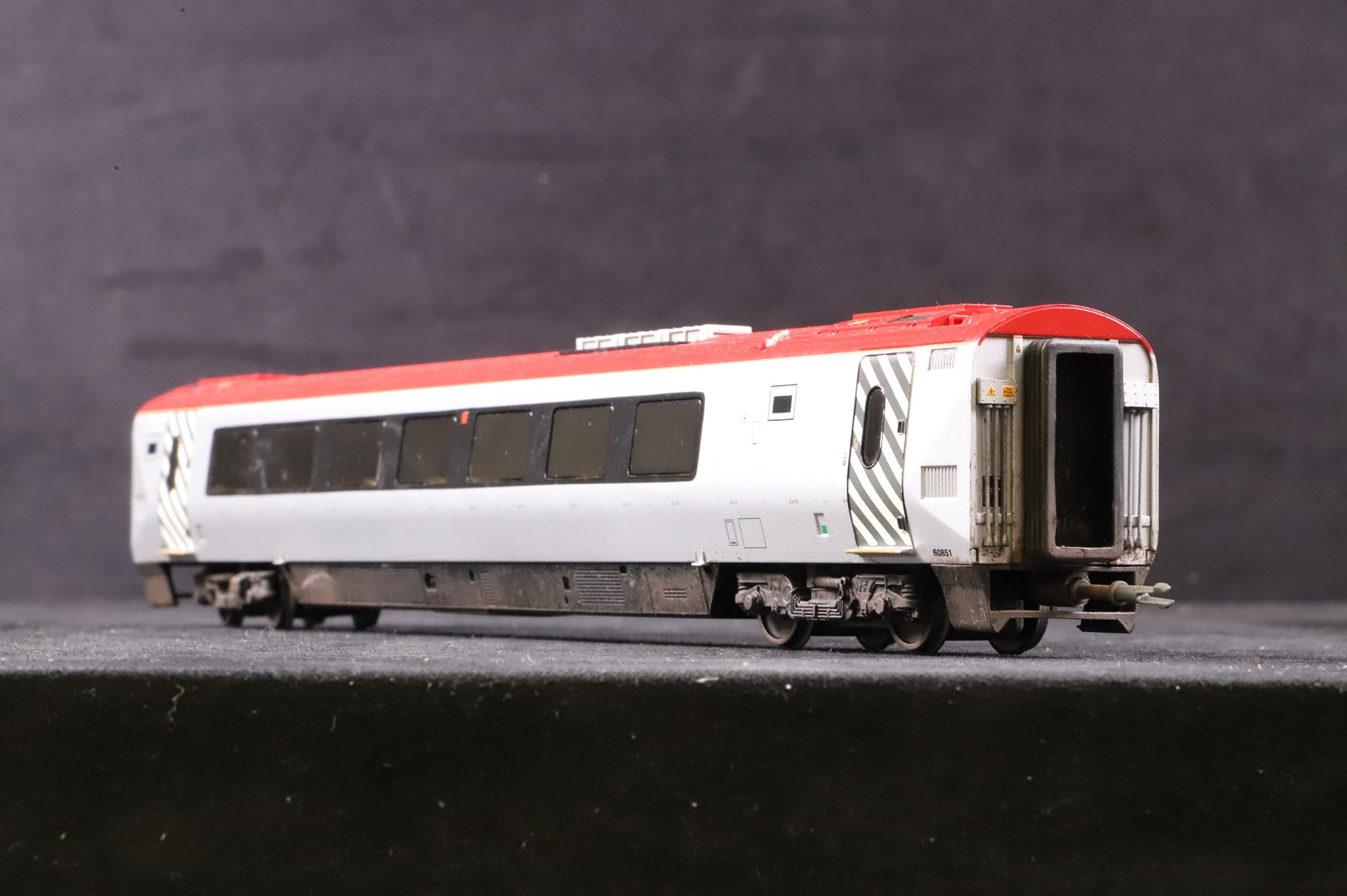 Bachmann OO Class Voyager 220 Class Virgin 5 Car Set Weathered