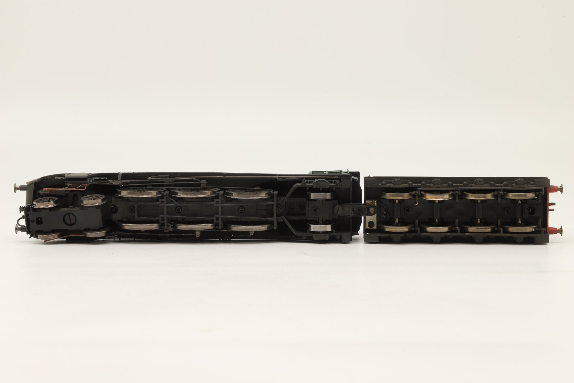 Hornby OO R2825 Class A4 '60012' 'Commonwealth Of Australia' BR Lined Green L/C Weathered Ltd Ed 426/ 1000