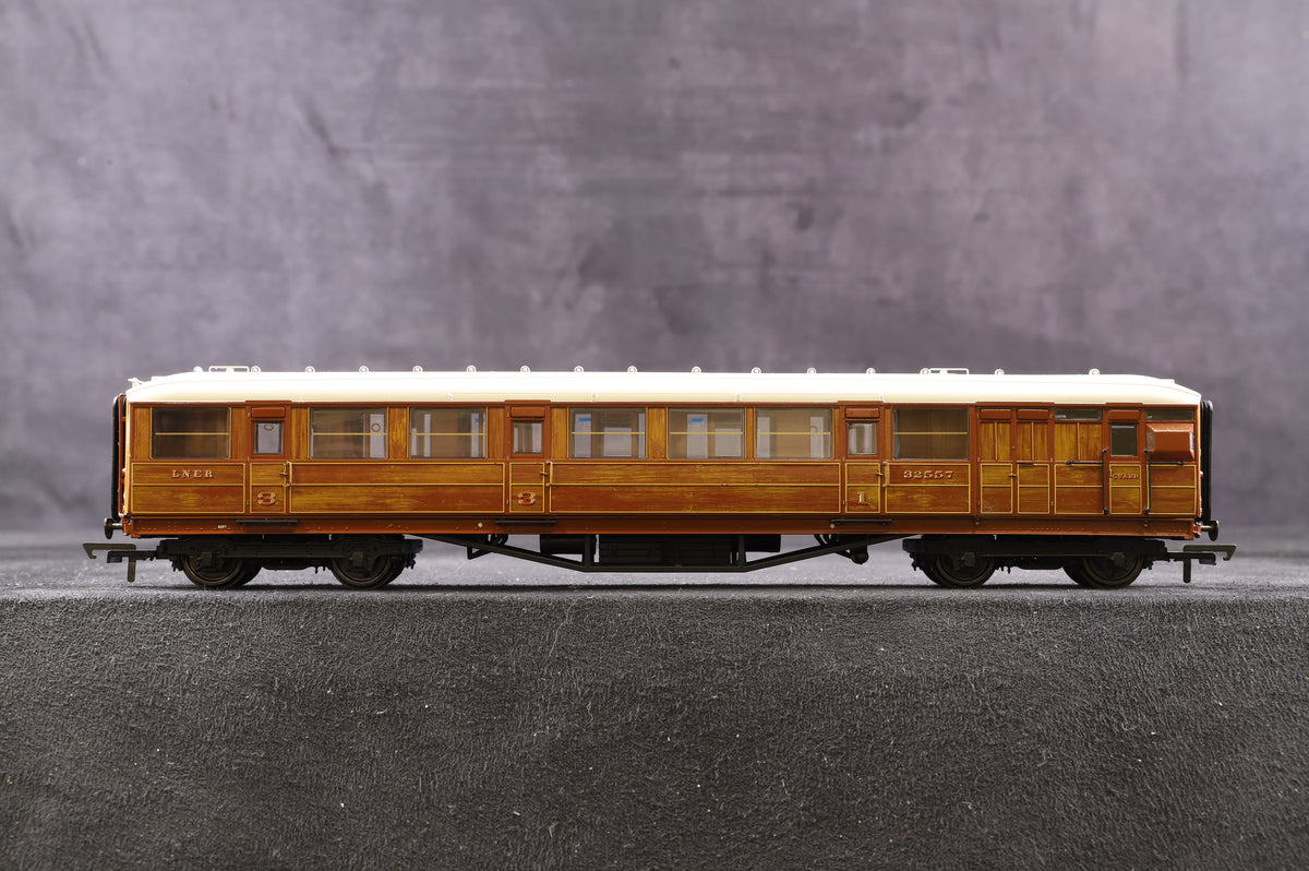 Hornby OO Rake Of 4 Gresley Teak Coaches