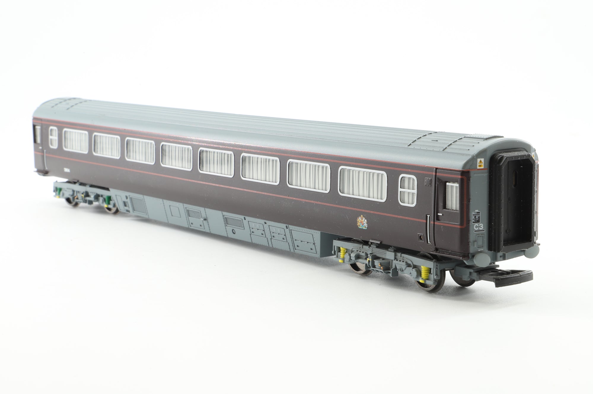 Hornby OO Pack Of 3 Royal Train Coaches '2904, 10734 & 2903' Maroon