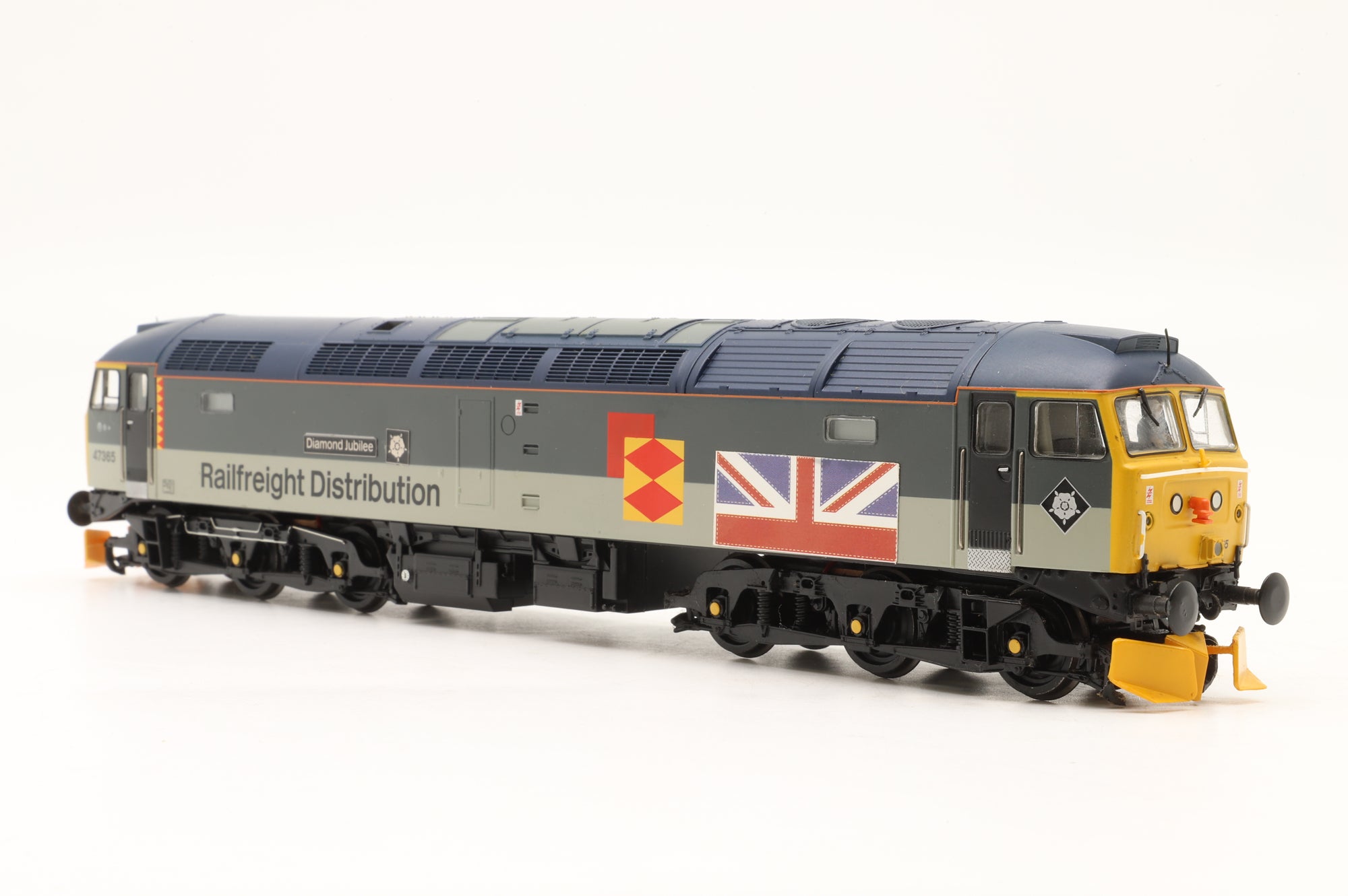 Bachmann OO 32-816 Class 47 47365 'Diamond Jubilee' Railfreight Distribution