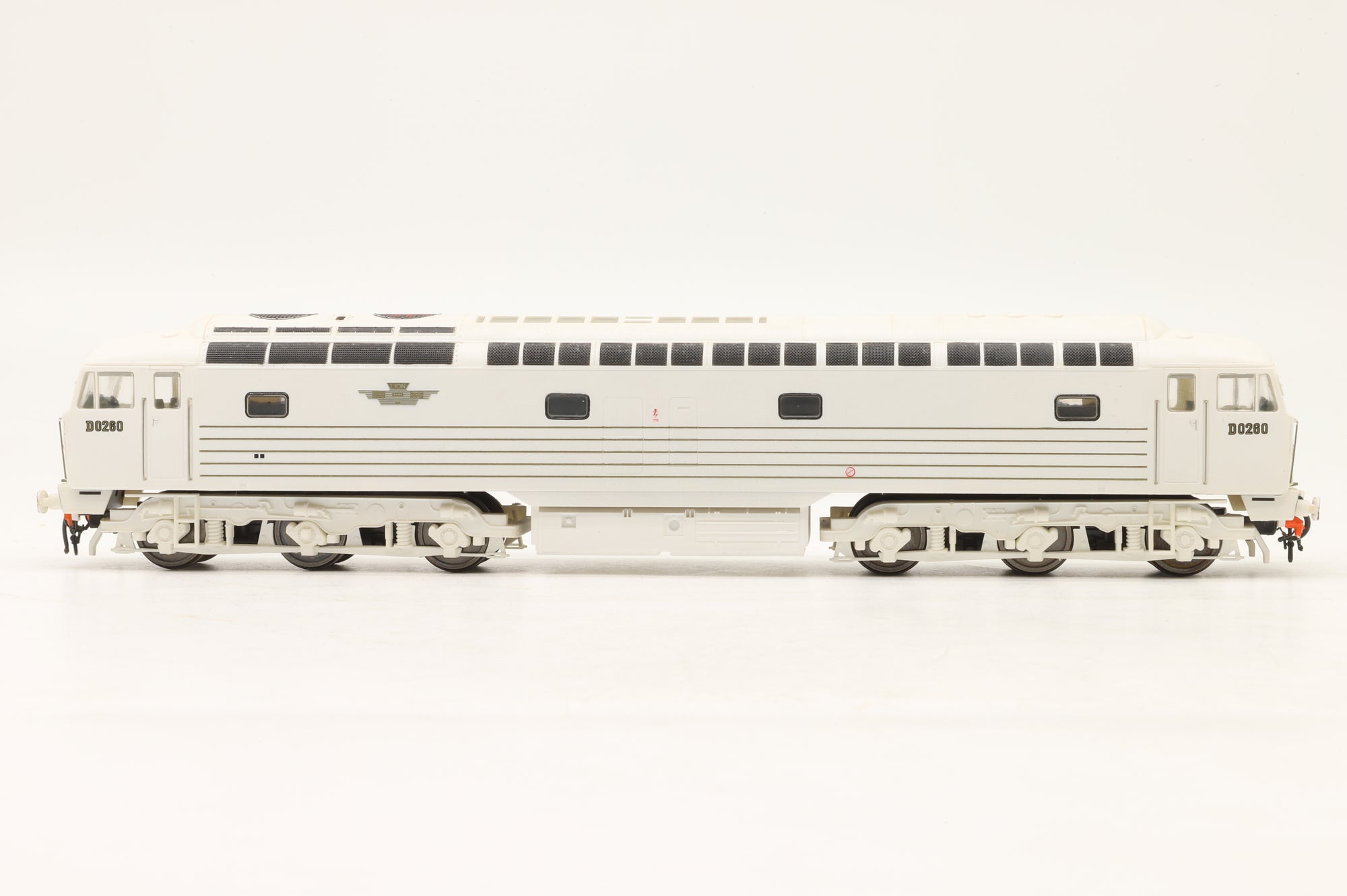 Heljan OO 4005 BRCW Prototype D0260 'Lion' White Livery with 5 Gold Stripes
