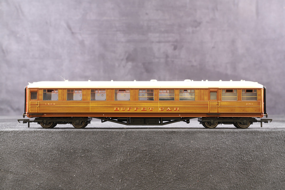 Hornby OO Rake Of 4 Gresley Teak Coaches