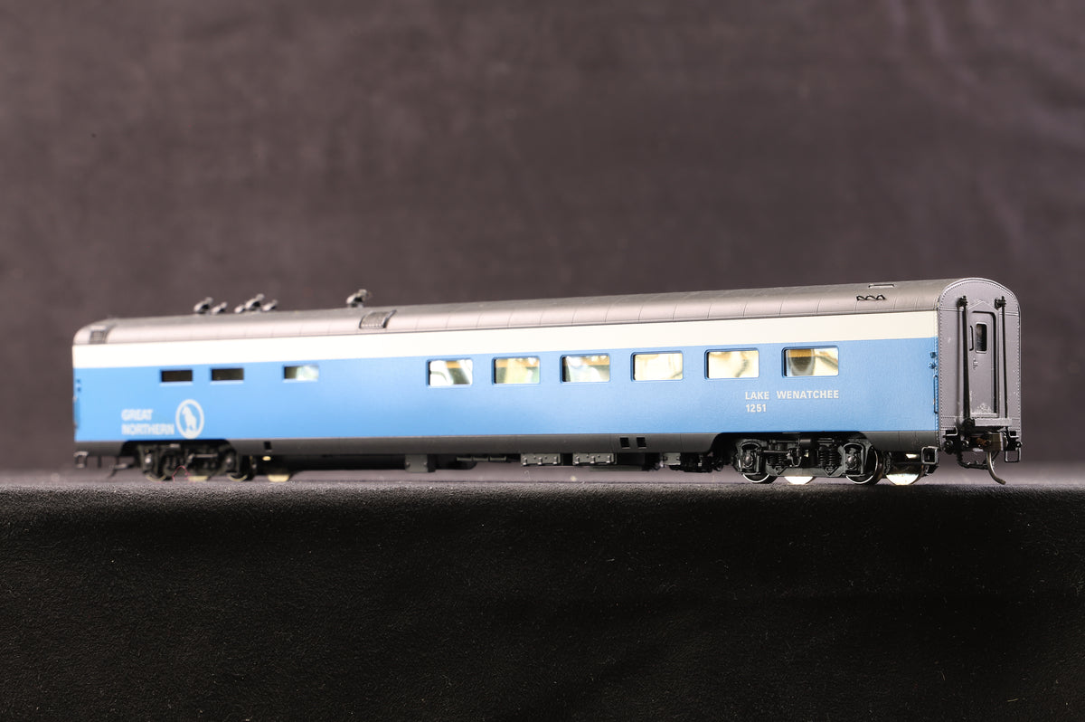 Shoreham Shops Limited/Oriental HO Brass Rake Of 8 Brass Great Northern Blue &amp; White Coaches