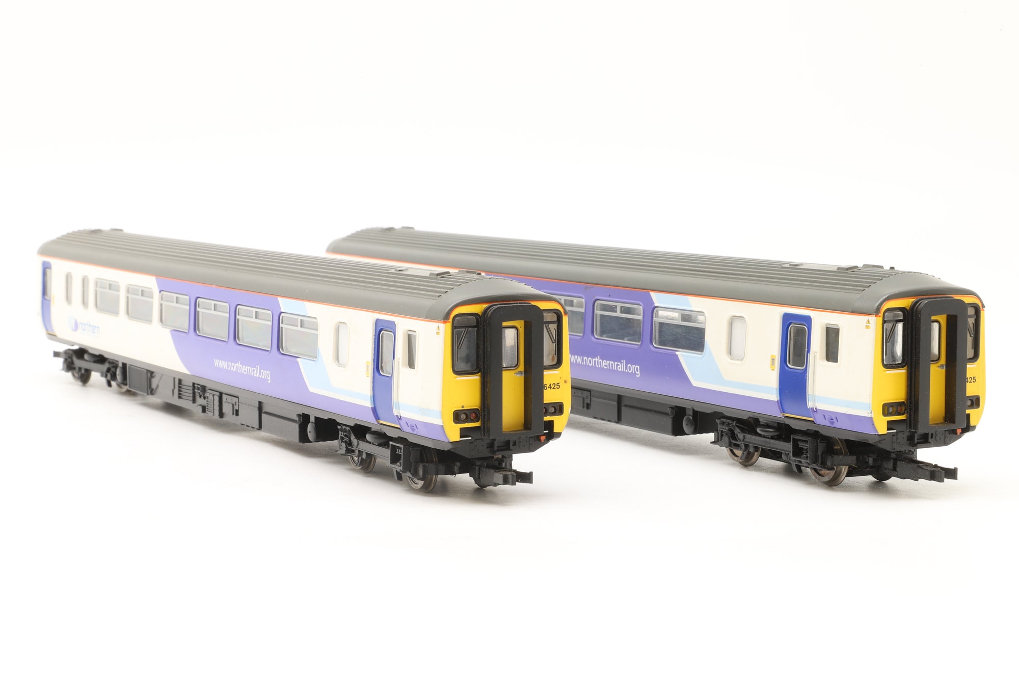 WORKSHOP Hornby R2513 Class 156 2-Car DMU 156425 in Northern Livery