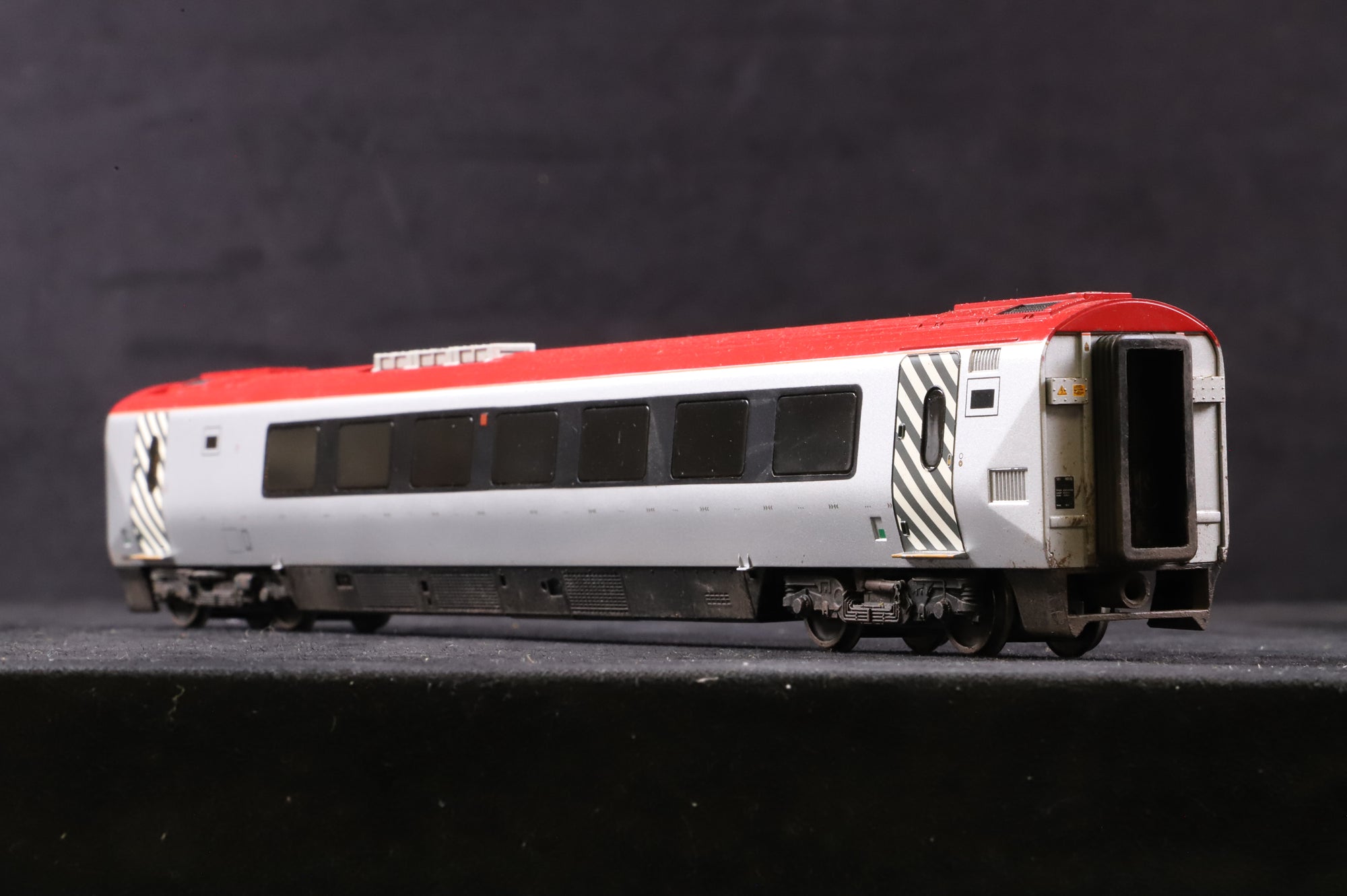 Bachmann OO Class Voyager 220 Class Virgin 5 Car Set Weathered