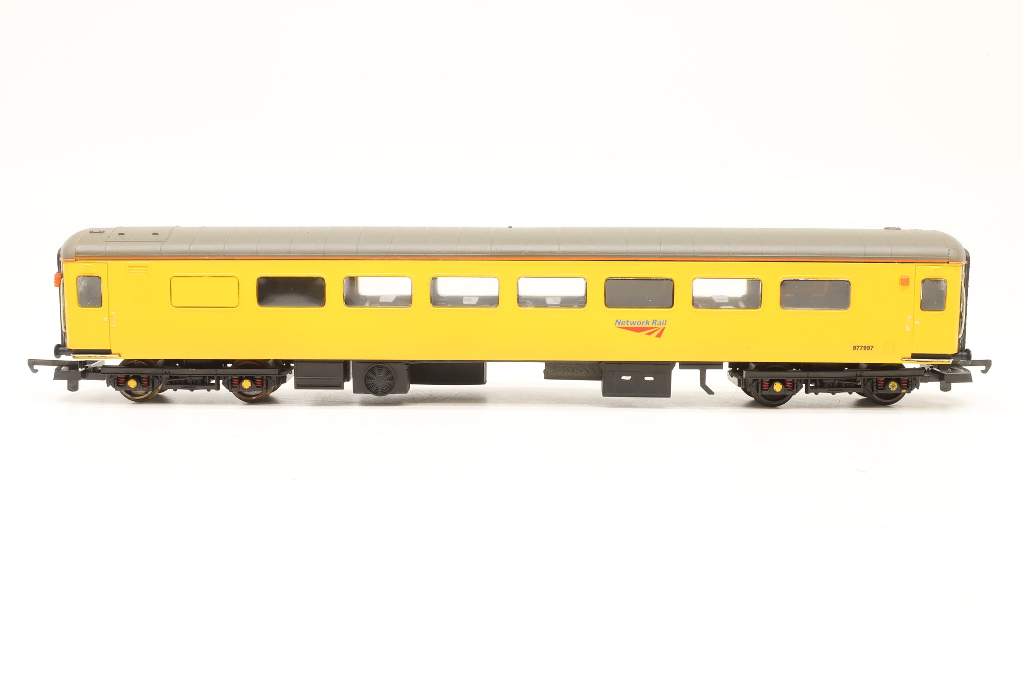 Custom OO Rake of 4x Mk2F Coaches in Network Rail Yellow