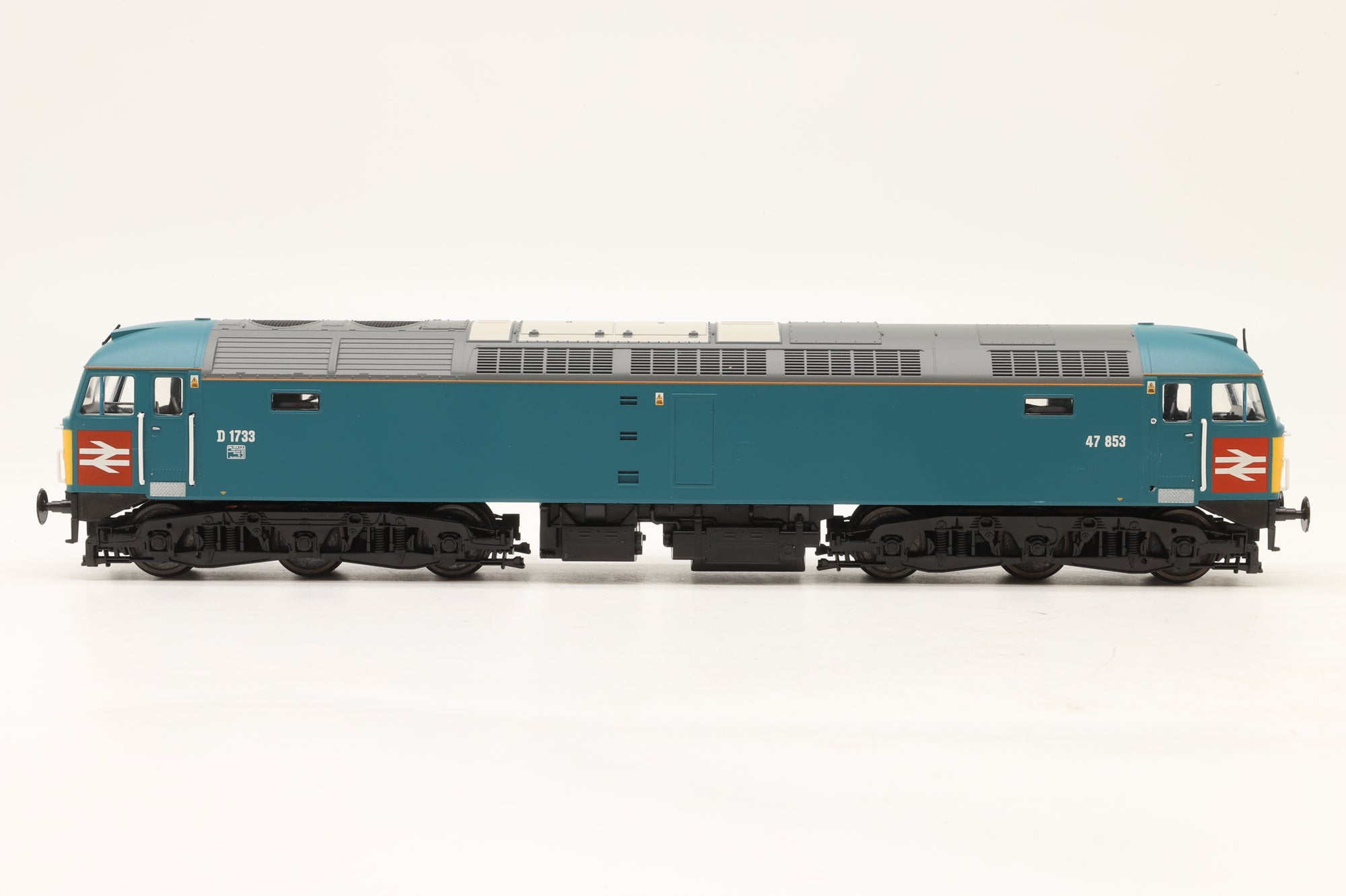 Heljan OO 4699 Class 47 47853 in XP64 Blue (Heritage)
