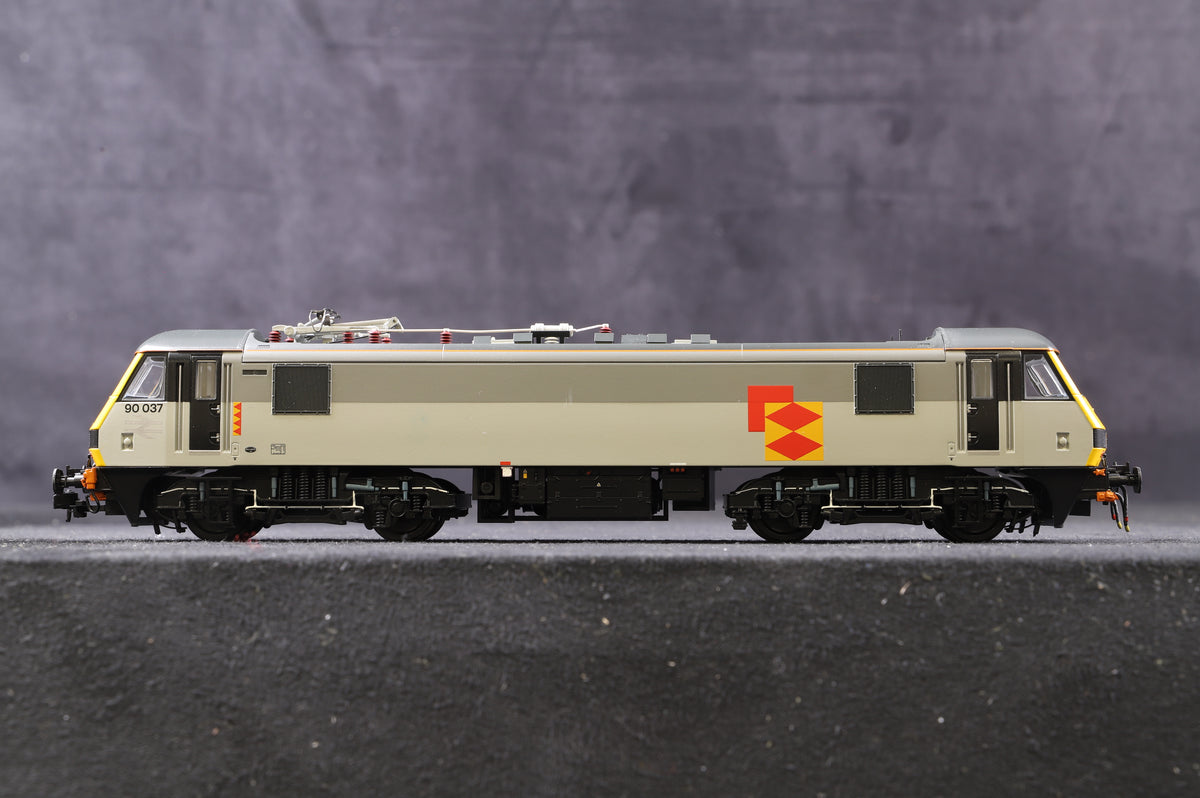 Bachmann OO 32-611 Class 90 &#39;90037&#39; BR Railfreight Distribution