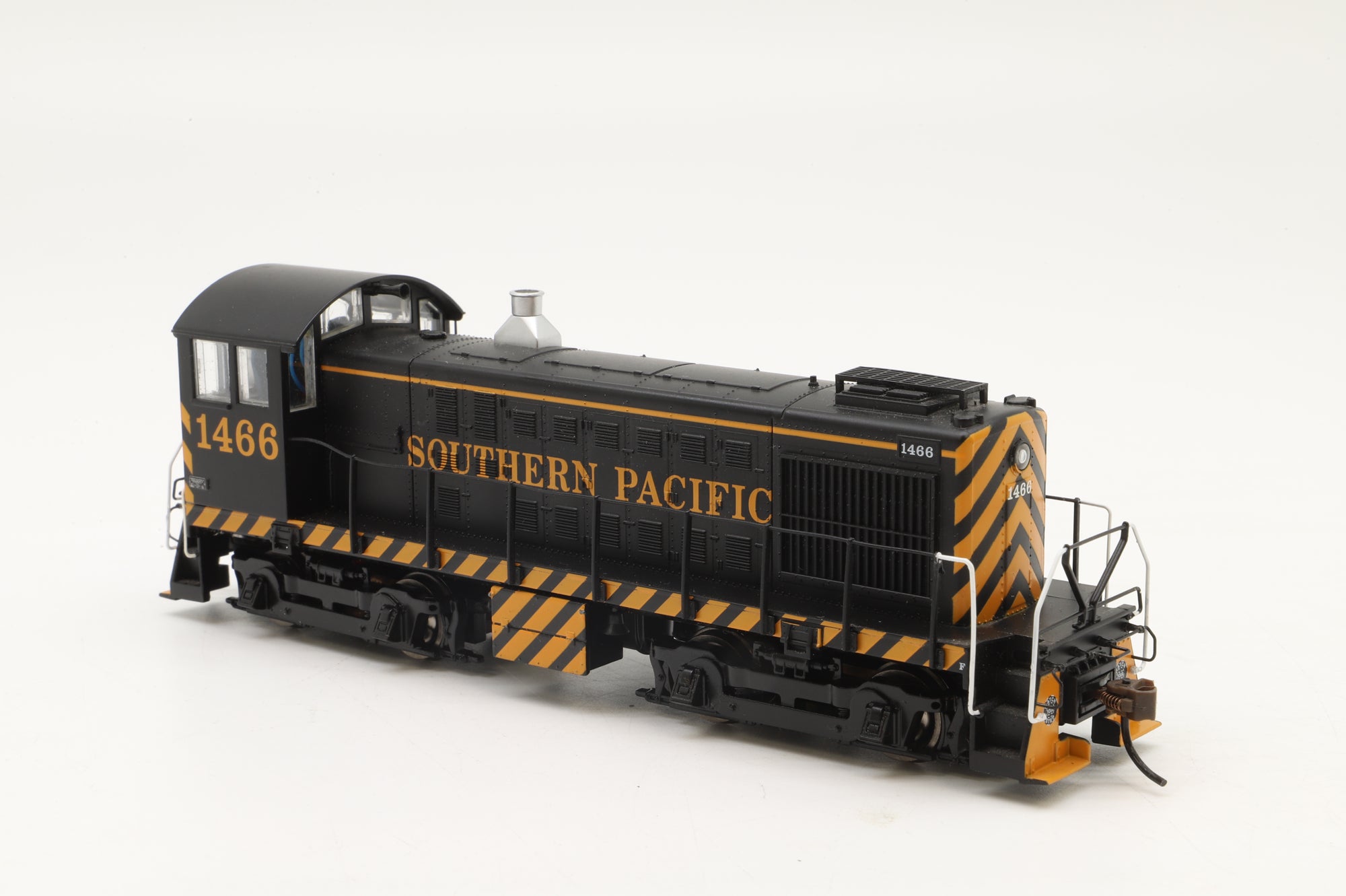 Bachmann HO 63102BAC Alco S-4 #1466 in SP Black/Yellow - DCC Sound