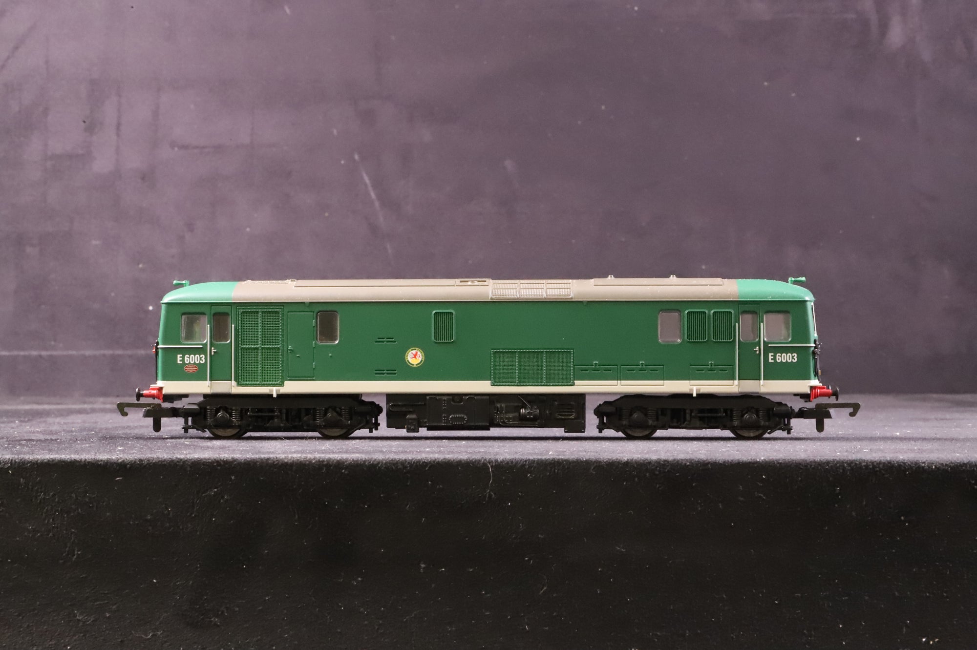 Hornby OO R2517 Class 73 'E6003' Diesel Electric BR Green