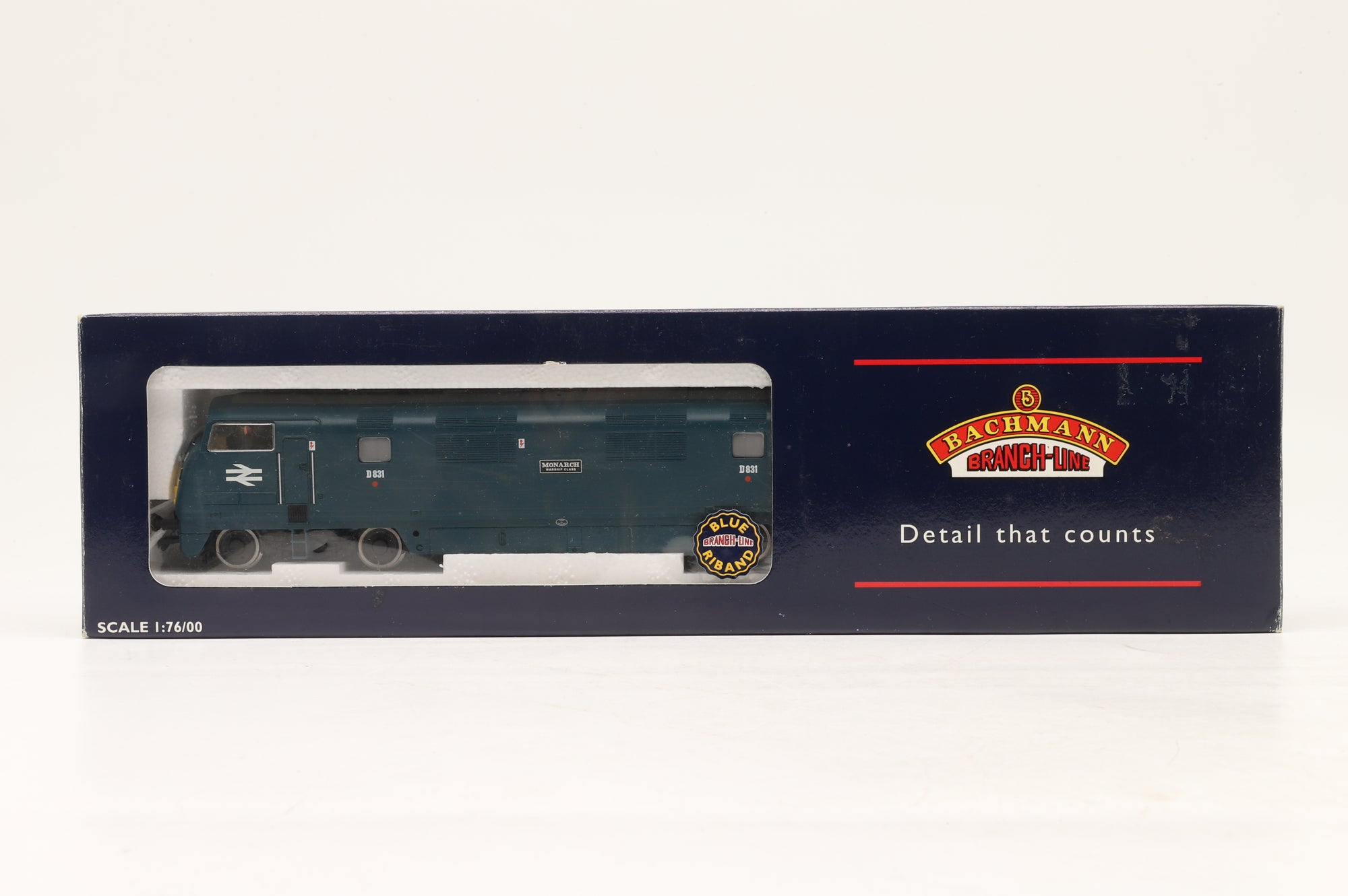 Bachmann OO 32-054 Class 42 Warship D831 'Monarch' in BR Blue