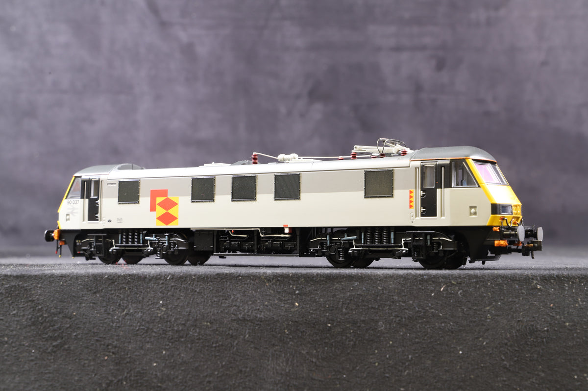 Bachmann OO 32-611 Class 90 &#39;90037&#39; BR Railfreight Distribution