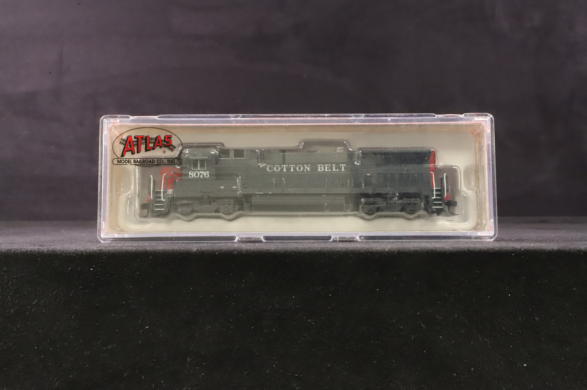 Atlas N gauge 48722 Dash 8-40B Diesel Locomotive 8076 in &#39;Cotton Belt&#39; Livery