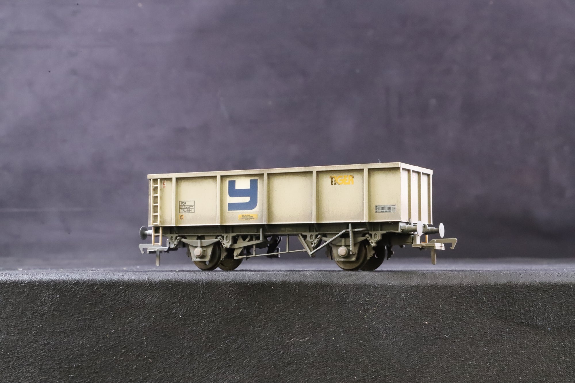 Bachmann OO Rake of 4 Mineral Wagons 'Yeoman', Weathered