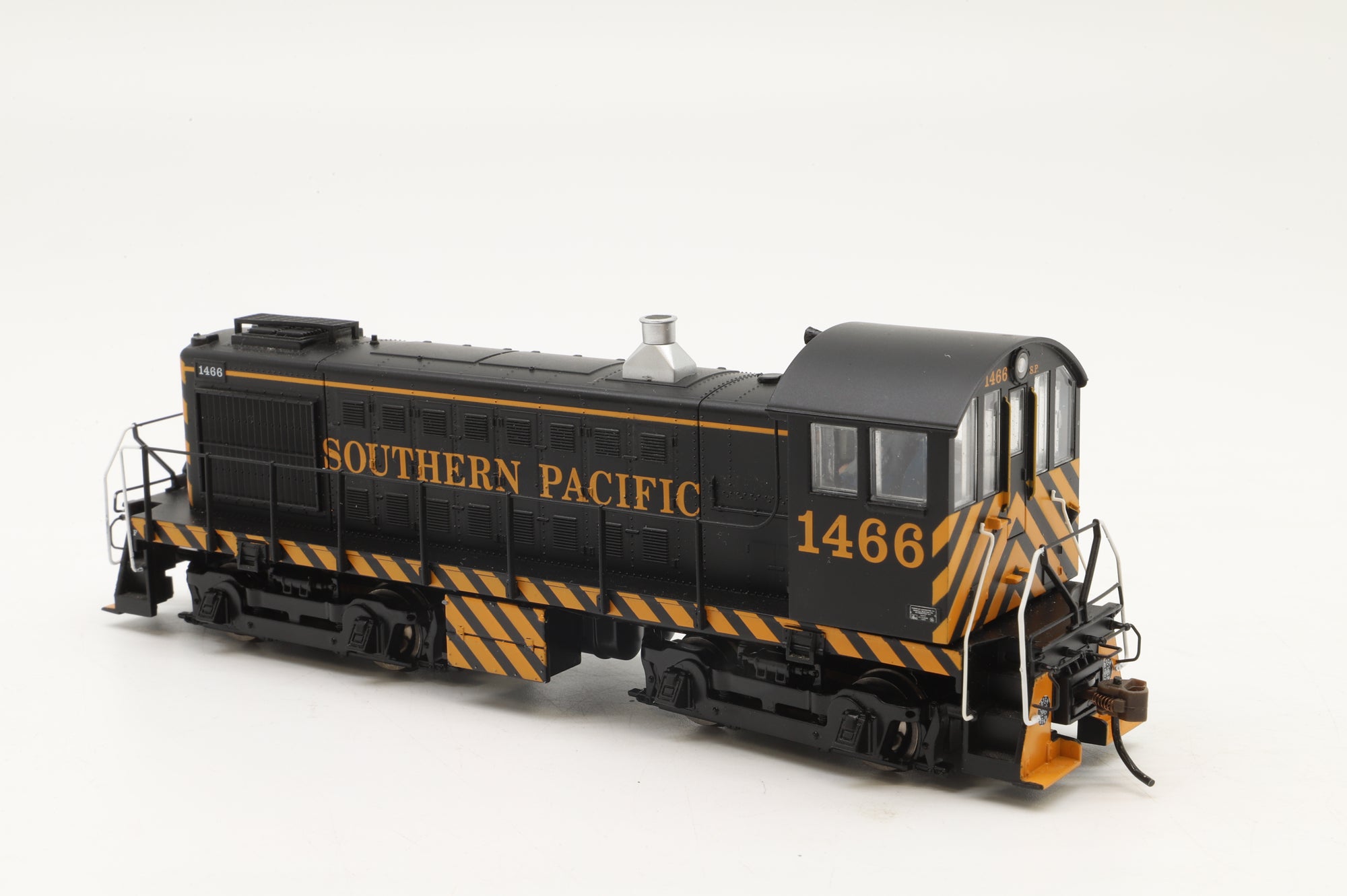 Bachmann HO 63102BAC Alco S-4 #1466 in SP Black/Yellow - DCC Sound
