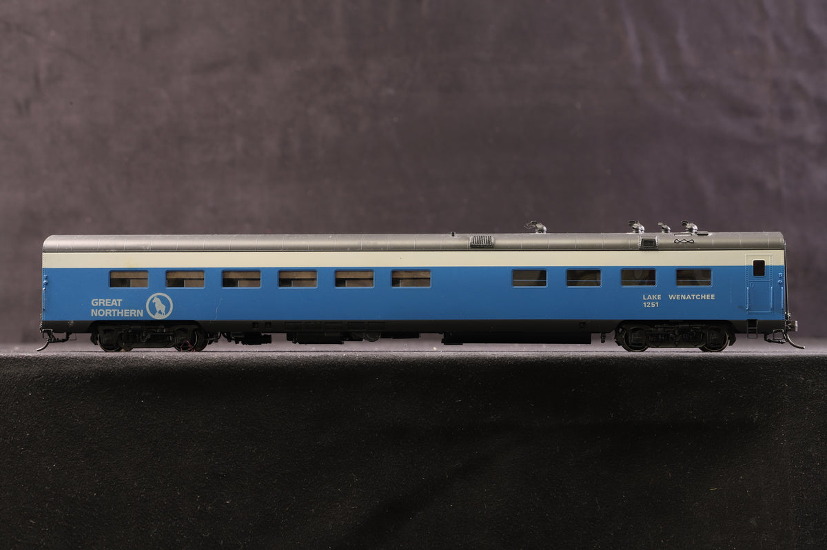 Shoreham Shops Limited/Oriental HO Brass Rake Of 8 Brass Great Northern Blue &amp; White Coaches