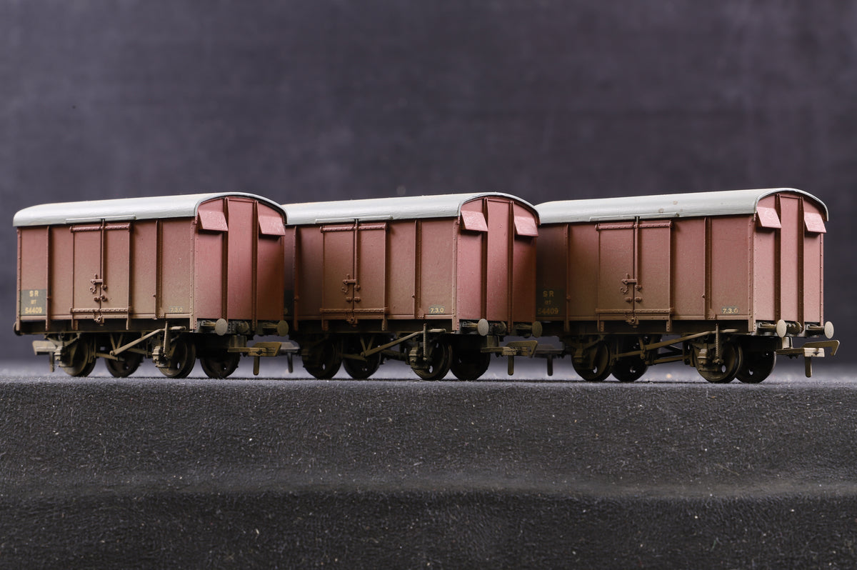 Bachmann OO Rake of 12 Box Vans