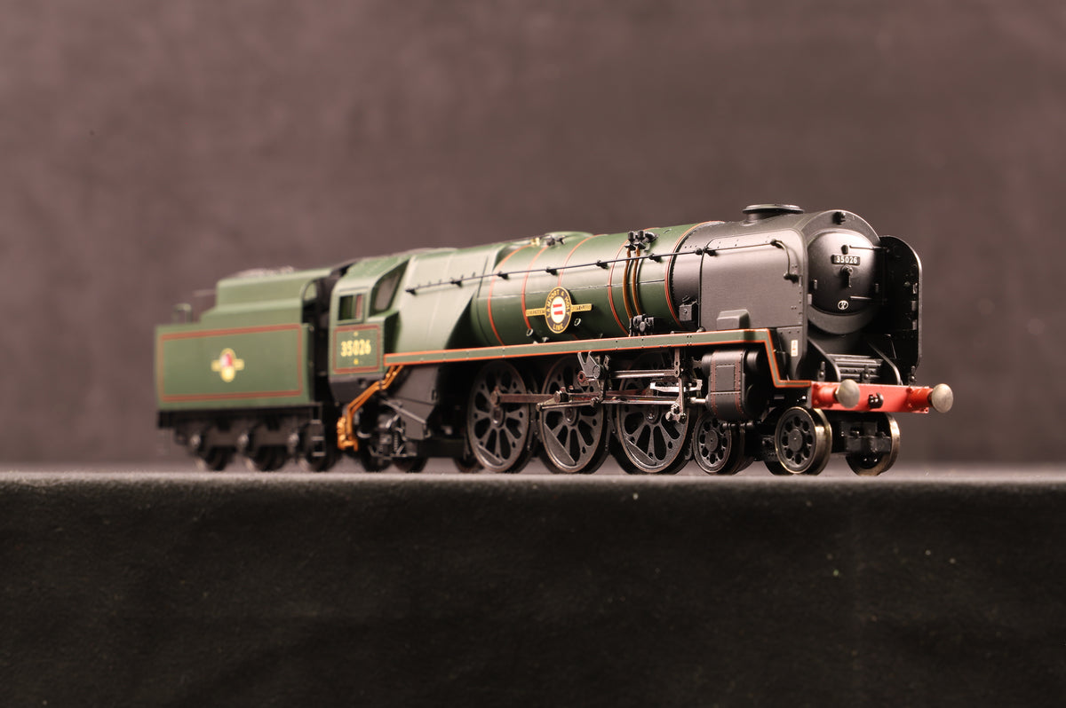 Hornby OO R2967 BR 4-6-2 Merchant Navy Class &#39;Lamport And Holt Line&#39; &#39;35026&#39;