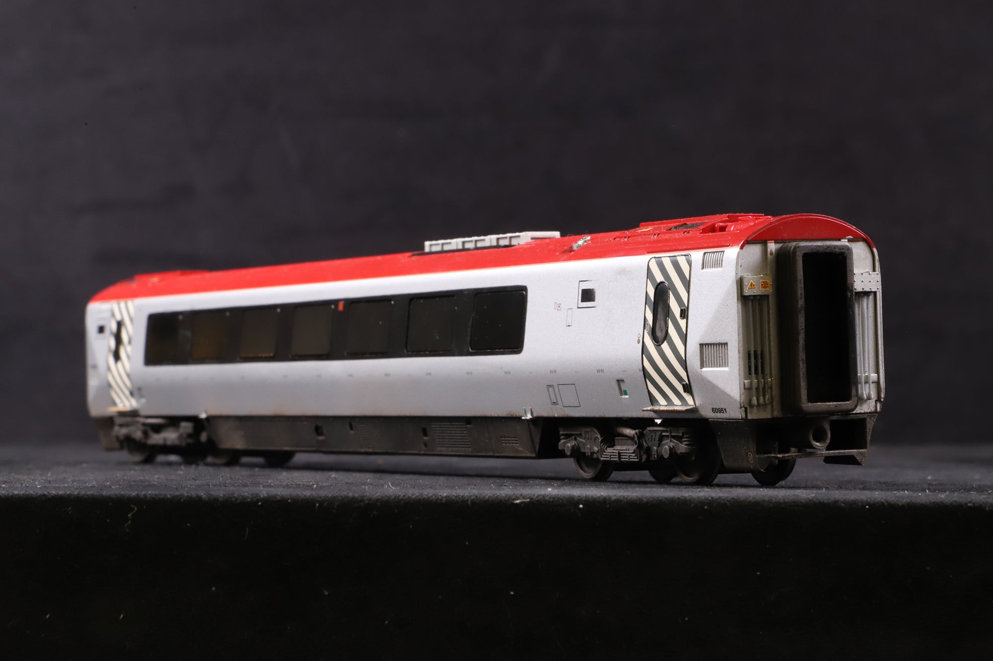 Bachmann OO Class Voyager 220 Class Virgin 5 Car Set Weathered