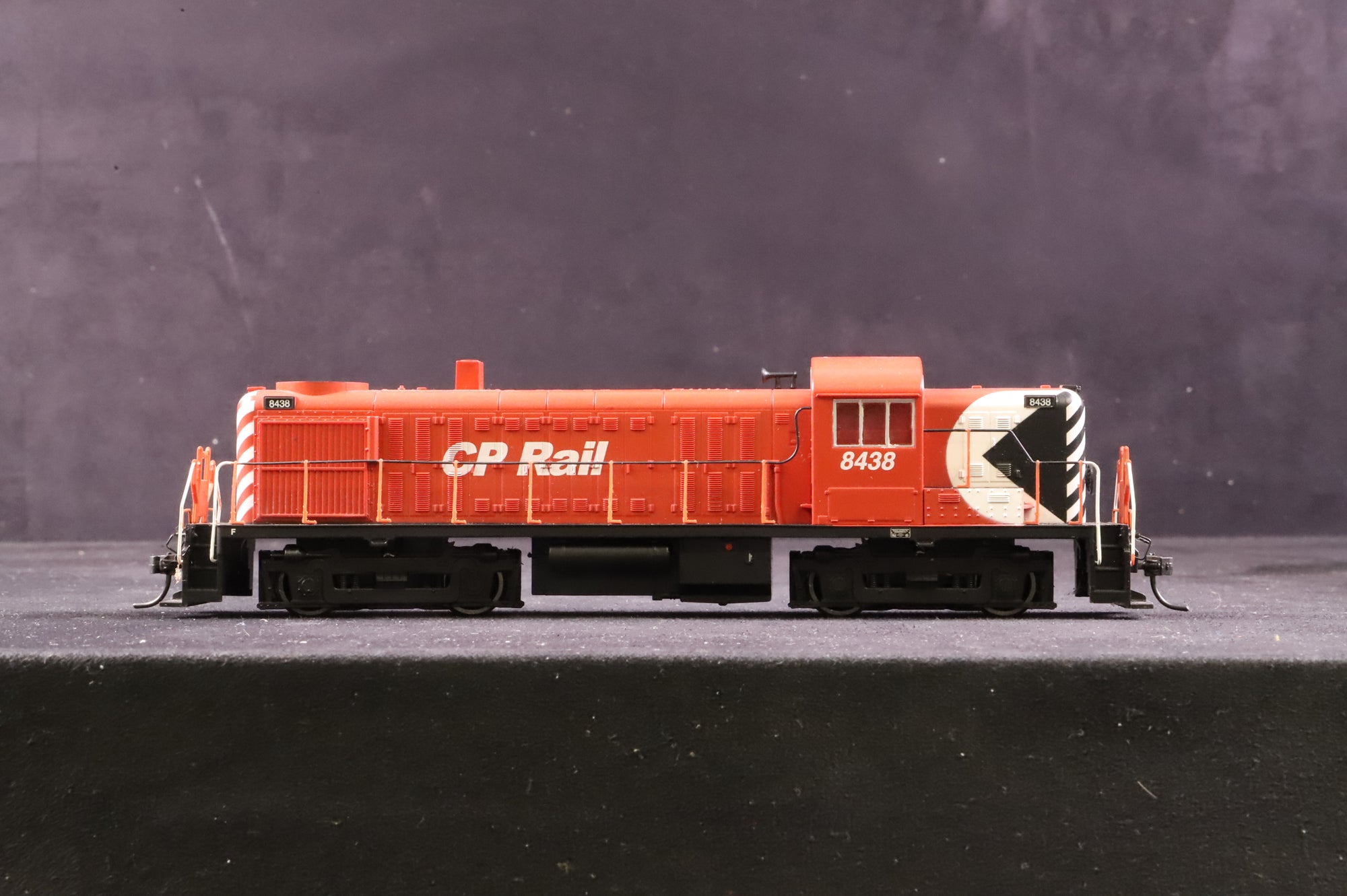 Bachmann HO 63902 Alco RS3 No.8438 in Canadian Pacific Livery - DCC Sound