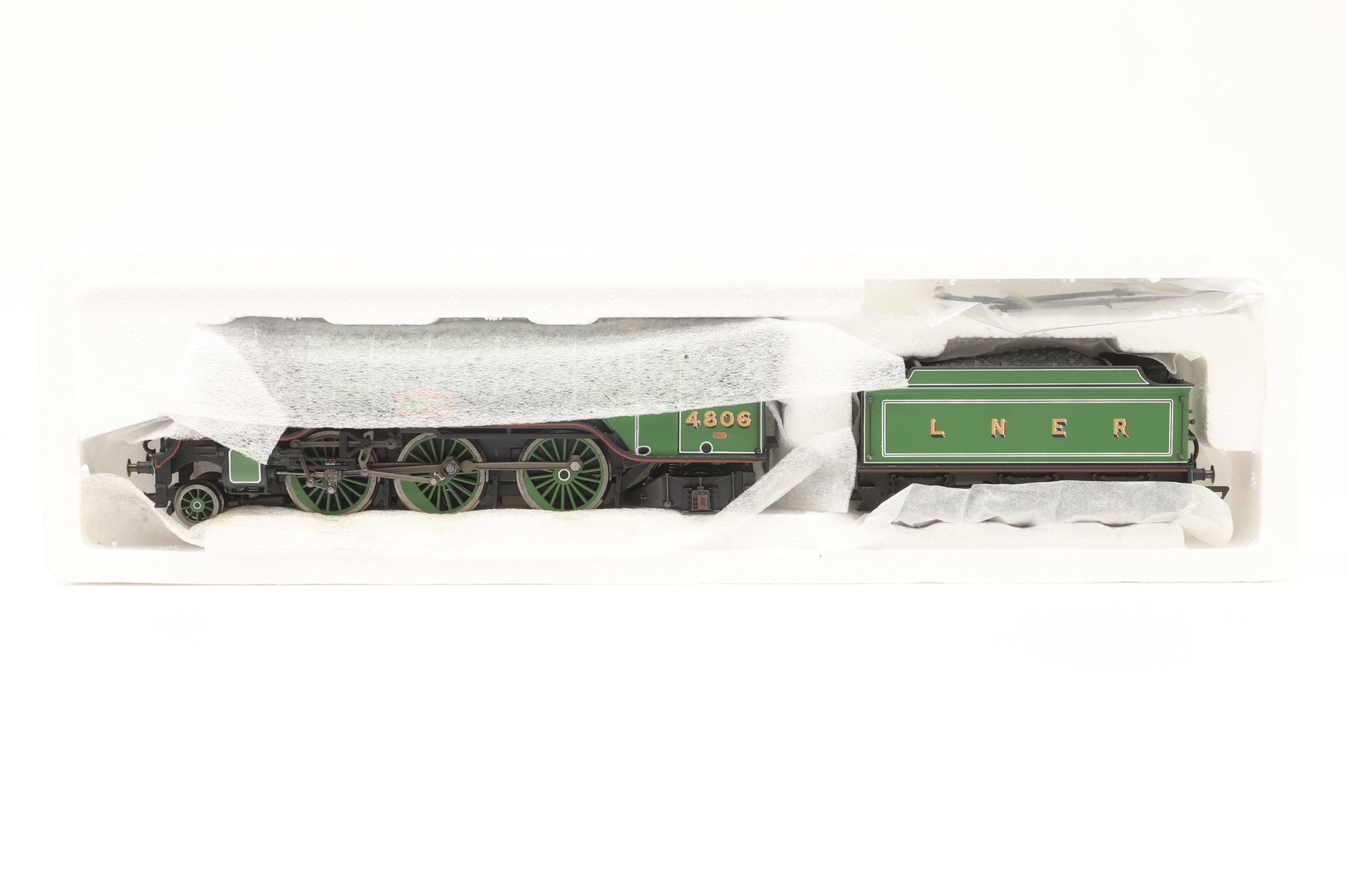 Bachmann OO 31-560 V2 '4806' 'Green Howard' LNER Darlington Green Stepped Tender