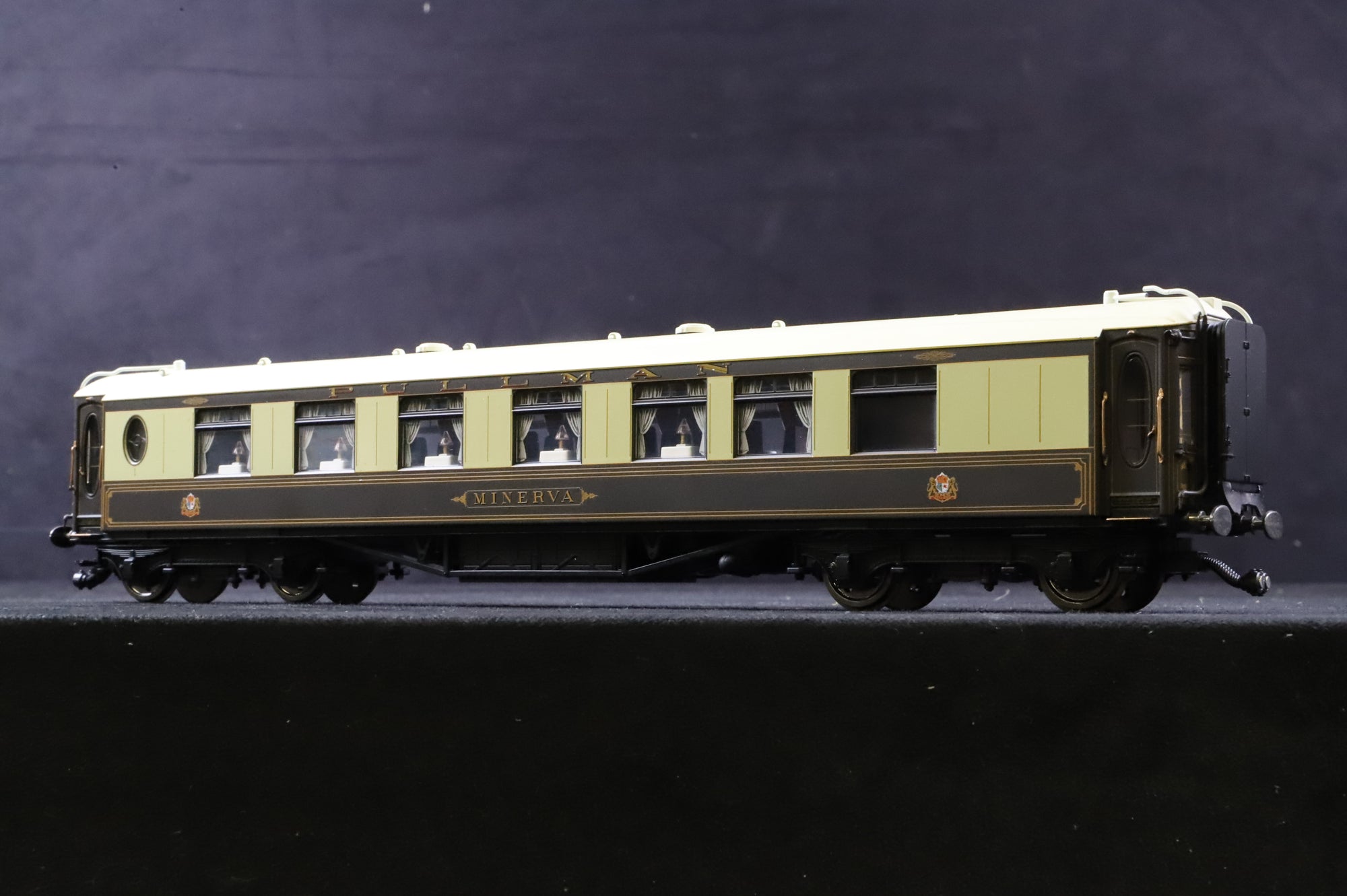 Hornby OO Pack of 3 K-Type Pullman Coaches Split From R1038 'Orient Express' Set