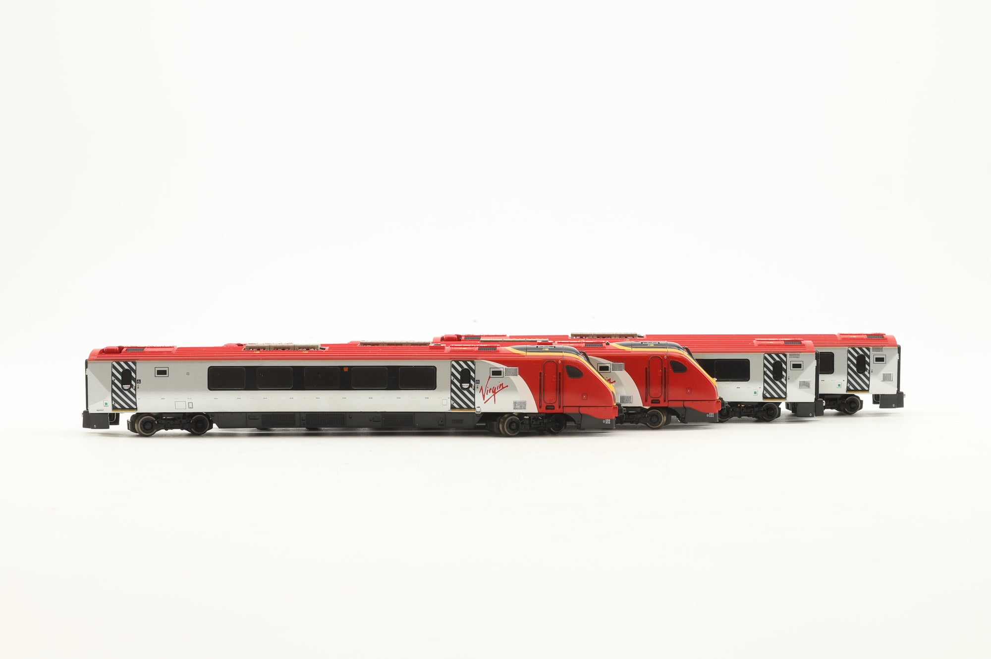 Dapol N ND-063D Class 220 4 Car Grampian Voyager DMU '220 032' 'Grampian Voyager', Virgin Trains livery