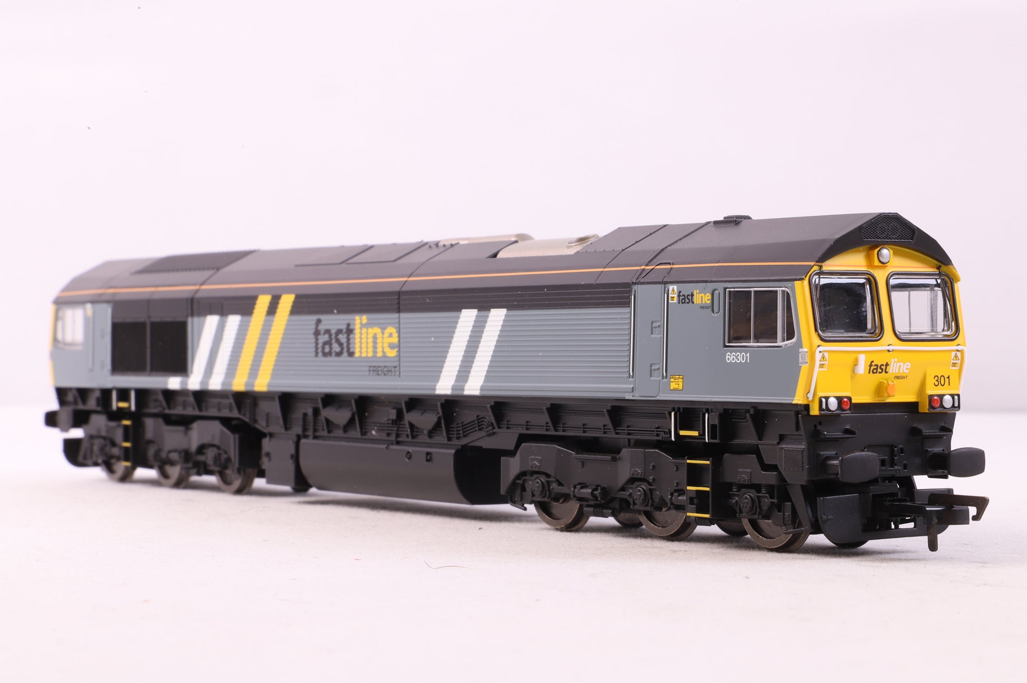 Hornby OO R30167 Class 66 '66301' Fastline