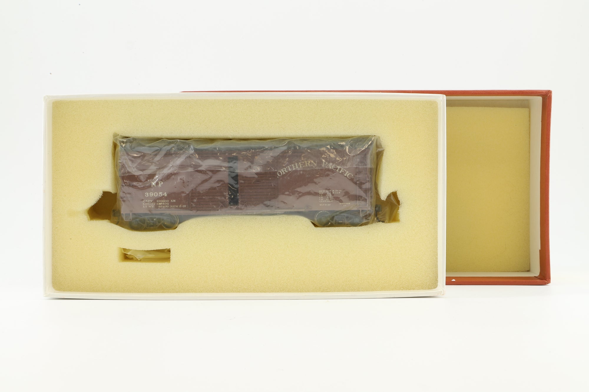 W&R Enterprises HO Brass 3235 Box Car Auto NP 40' Round Roof 39054' Weathered