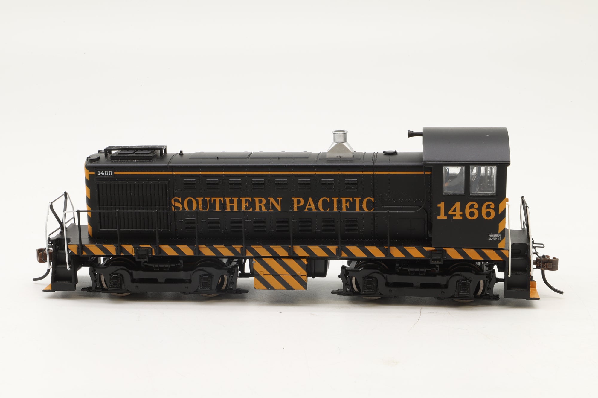 Bachmann HO 63102BAC Alco S-4 #1466 in SP Black/Yellow - DCC Sound