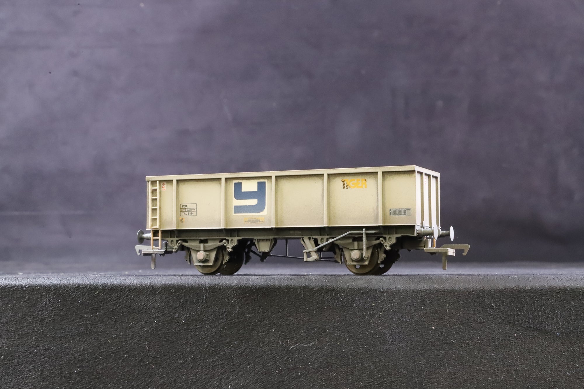 Bachmann OO Rake of 4 Mineral Wagons 'Yeoman', Weathered