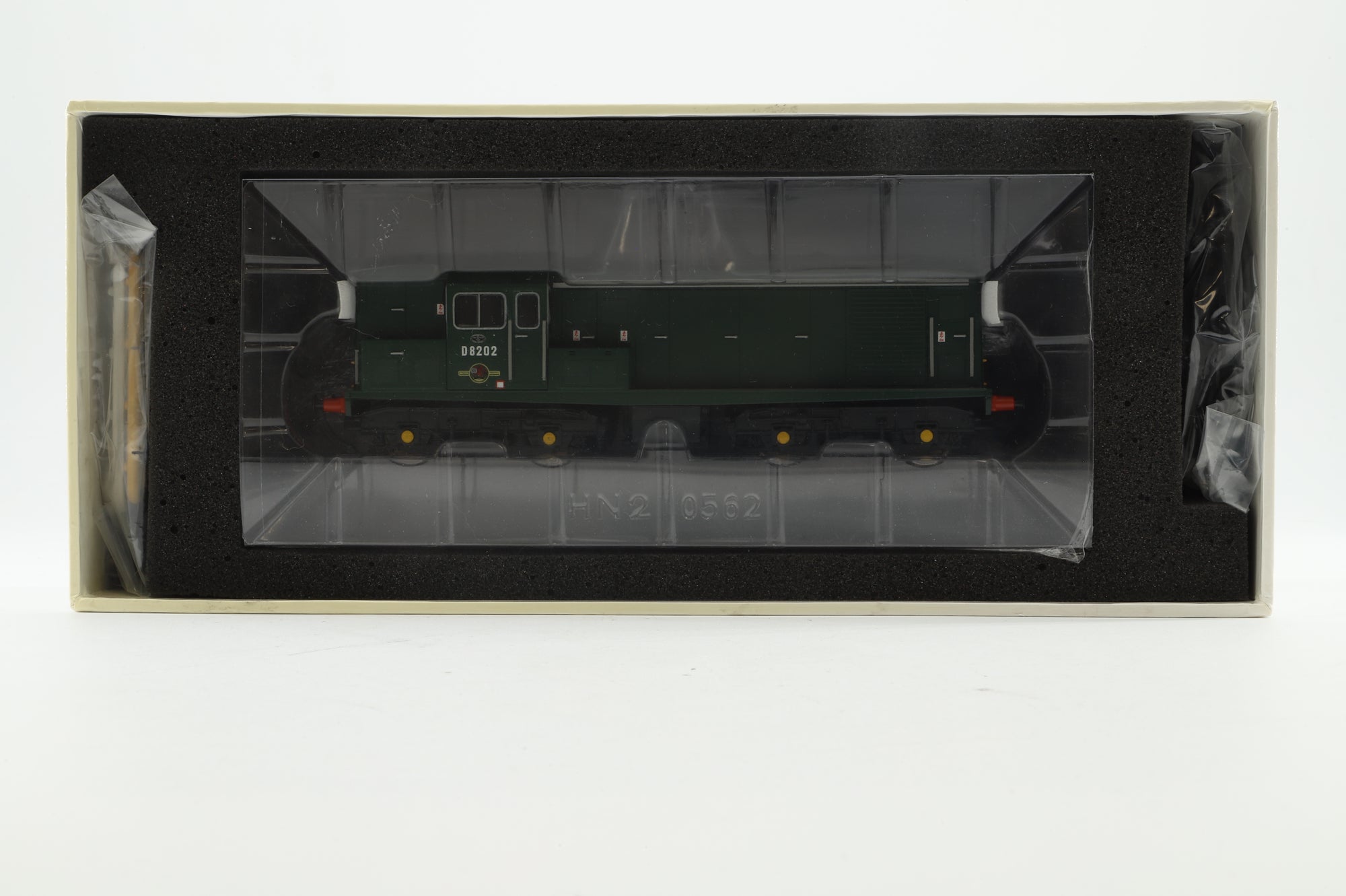 Heljan OO 15051 Class 15 D8202 in BR Green w/ SYPs