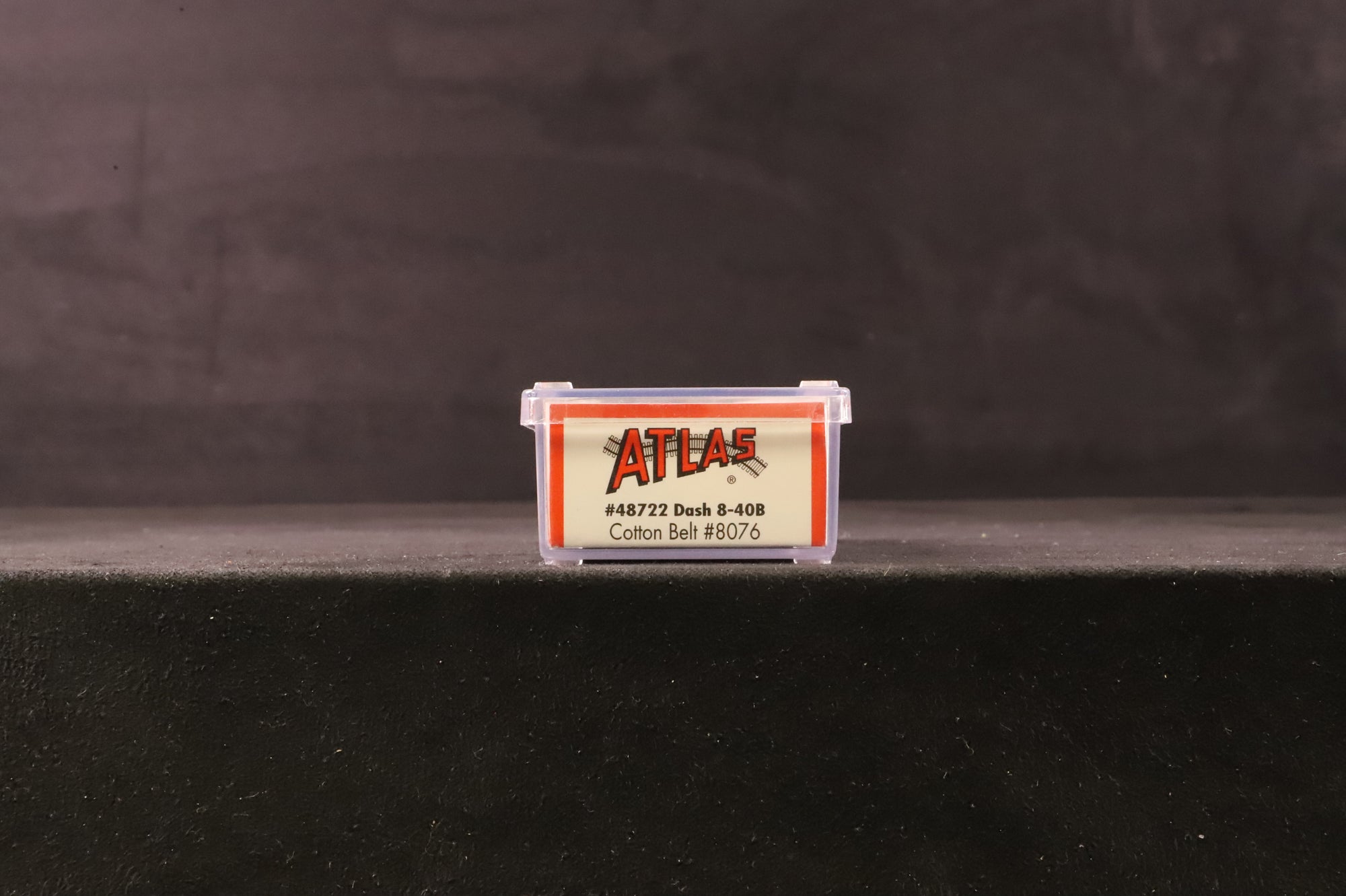 Atlas N gauge 48722 Dash 8-40B Diesel Locomotive 8076 in 'Cotton Belt' Livery