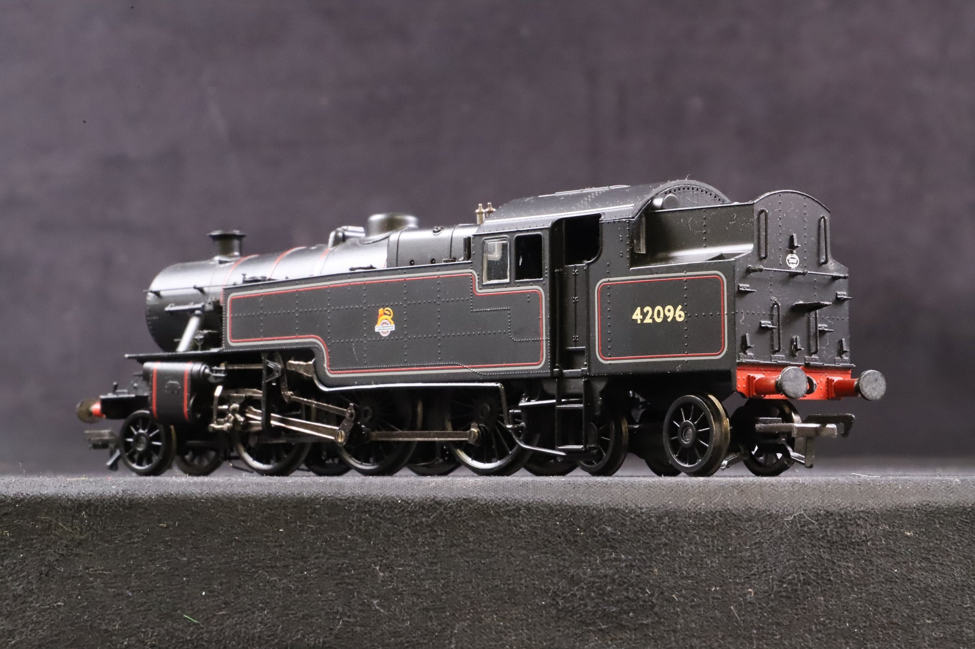 Bachmann OO 32-876 Fairburn Tank 42096 in Lined BR Black w/ Early Crests