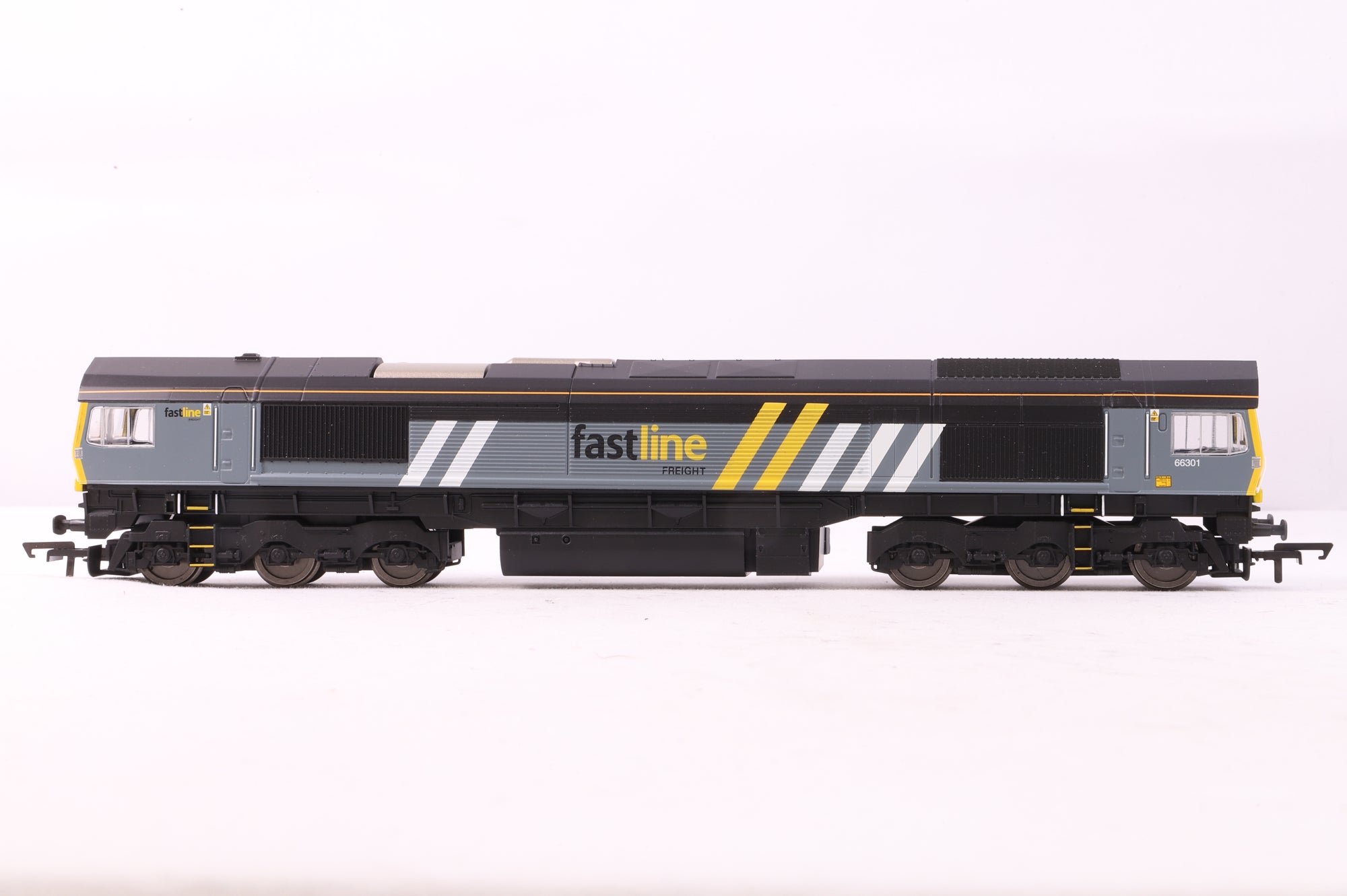 Hornby OO R30167 Class 66 '66301' Fastline
