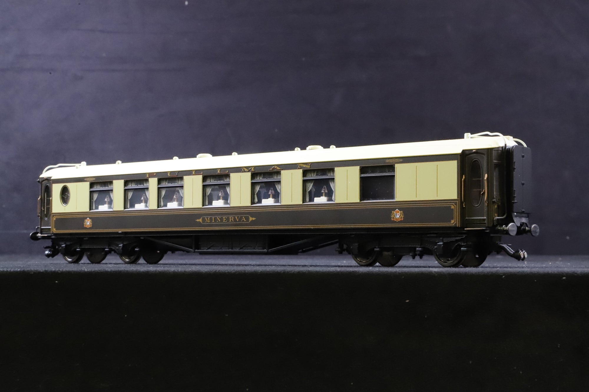 Hornby OO Pack of 3 K-Type Pullman Coaches Split From R1038 'Orient Express' Set