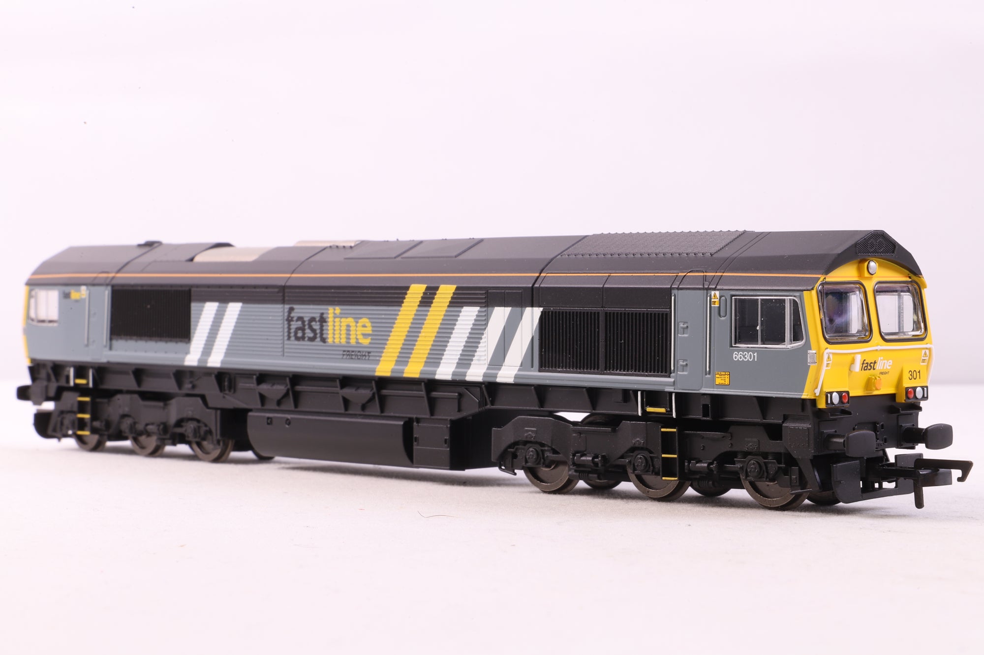 Hornby OO R30167 Class 66 '66301' Fastline