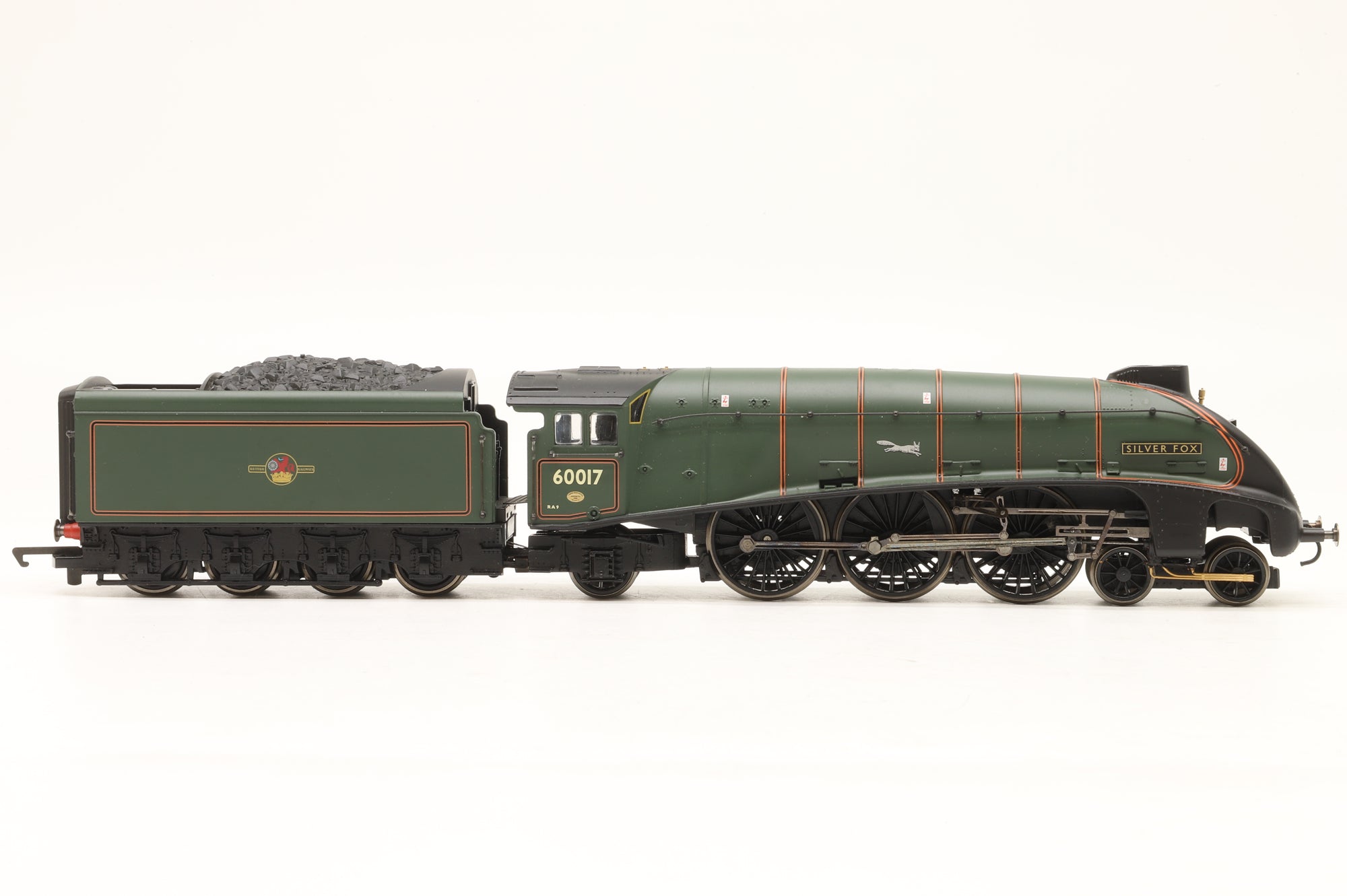 Hornby OO R2266 BR 4-6-2 Class A4 No. 60017 'Silver Fox'
