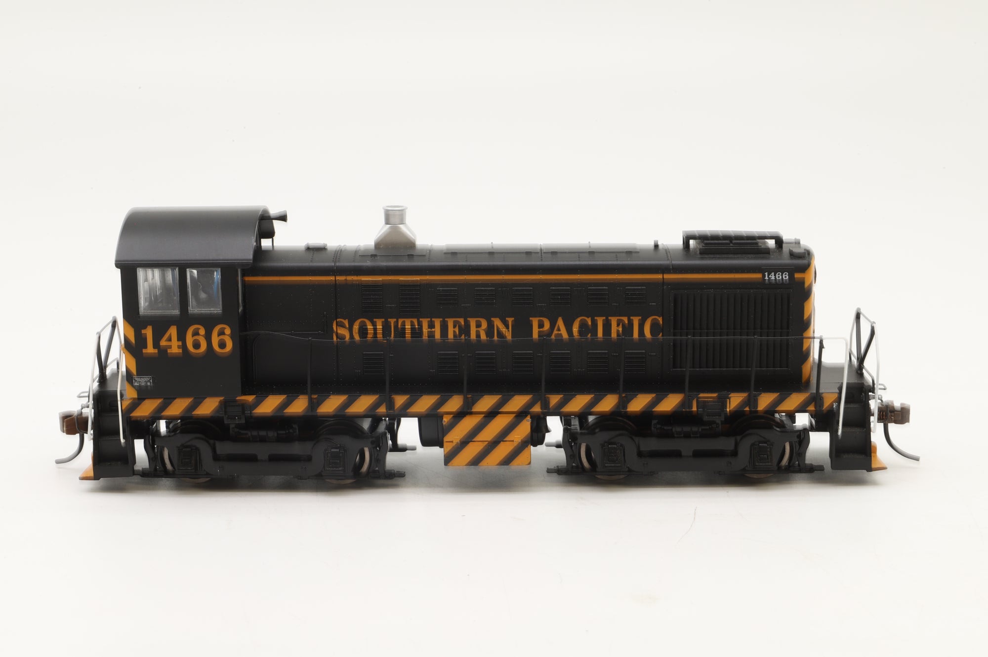 Bachmann HO 63102BAC Alco S-4 #1466 in SP Black/Yellow - DCC Sound
