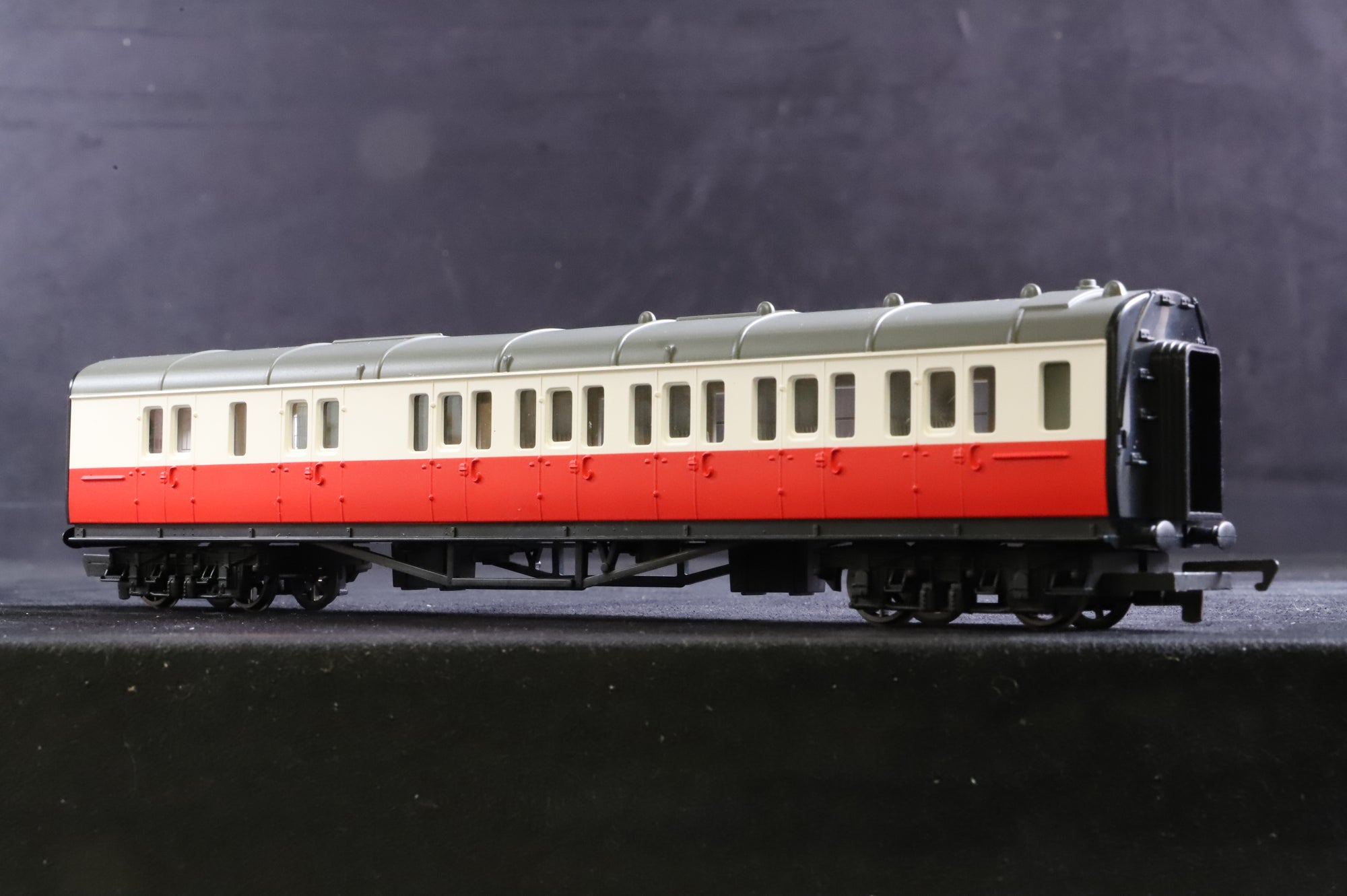 Hornby OO R9051/ R9052 Thomas & Friends Rake Of 5 James' Coaches