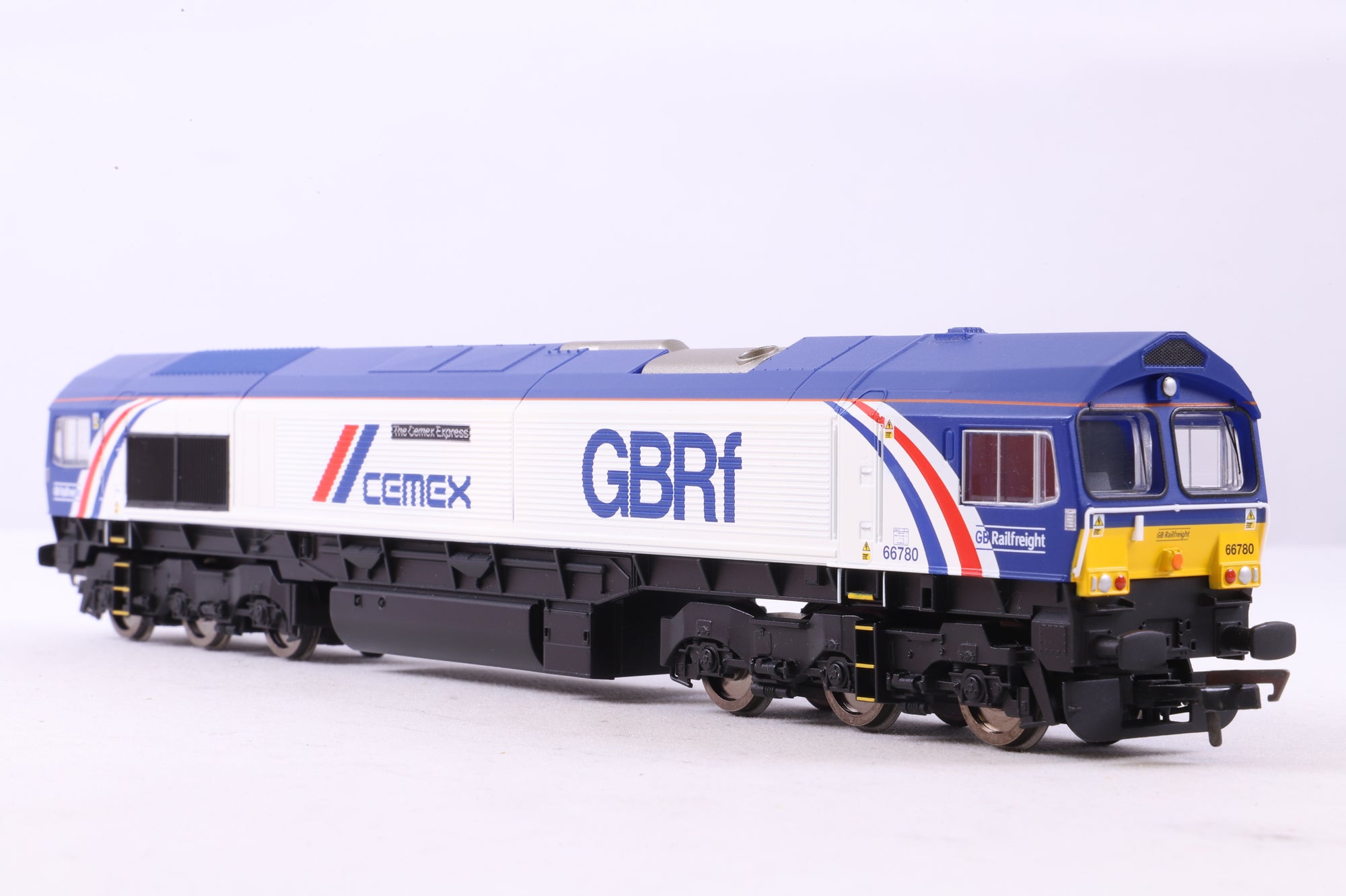 Hornby OO R3951 GBRf/CEMEX Co-Co Class 66 'The Cemex Express' '66780'