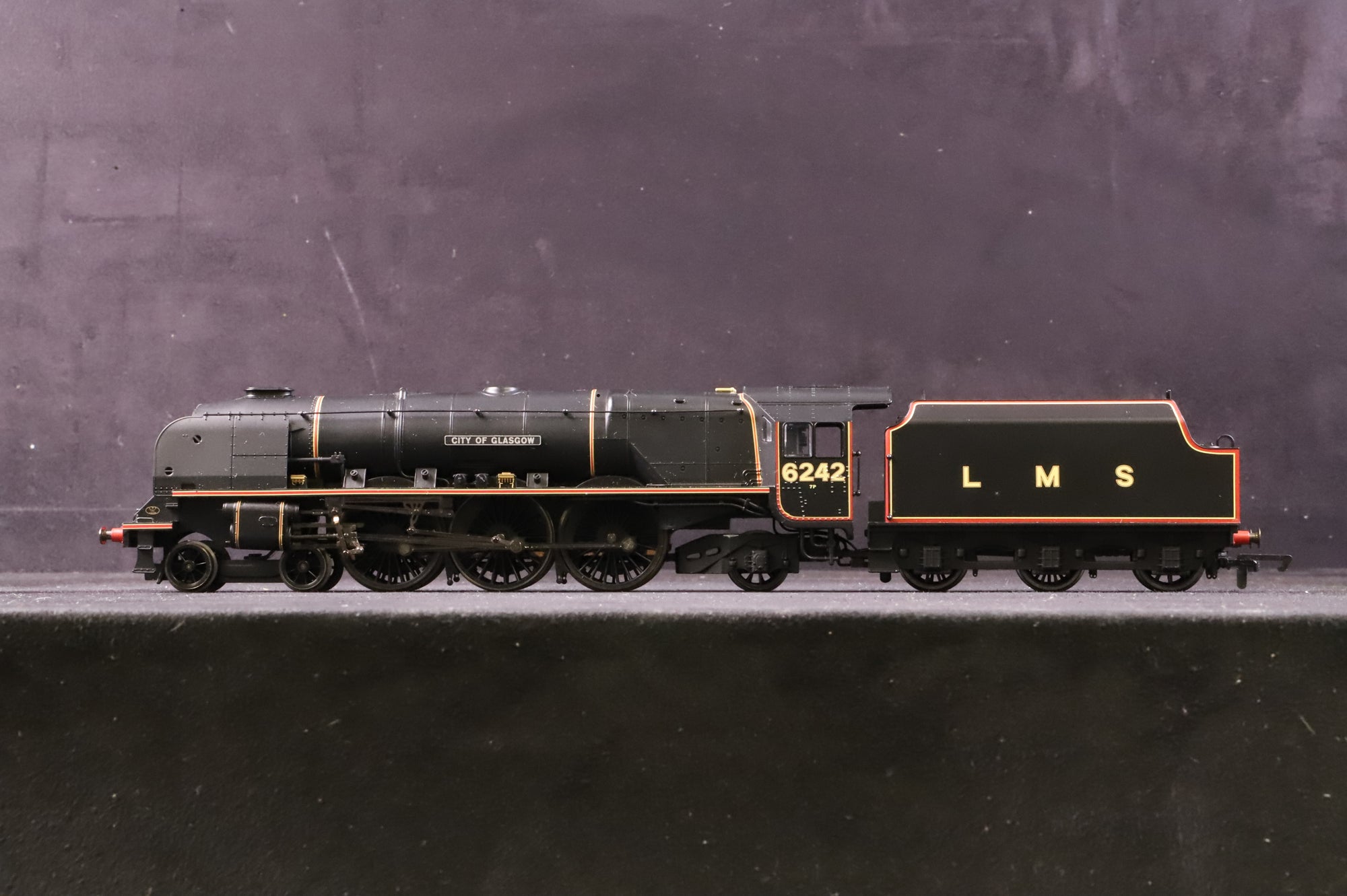 Hornby OO R2311 Duchess Class 'City of Glasgow' LMS Lined Black