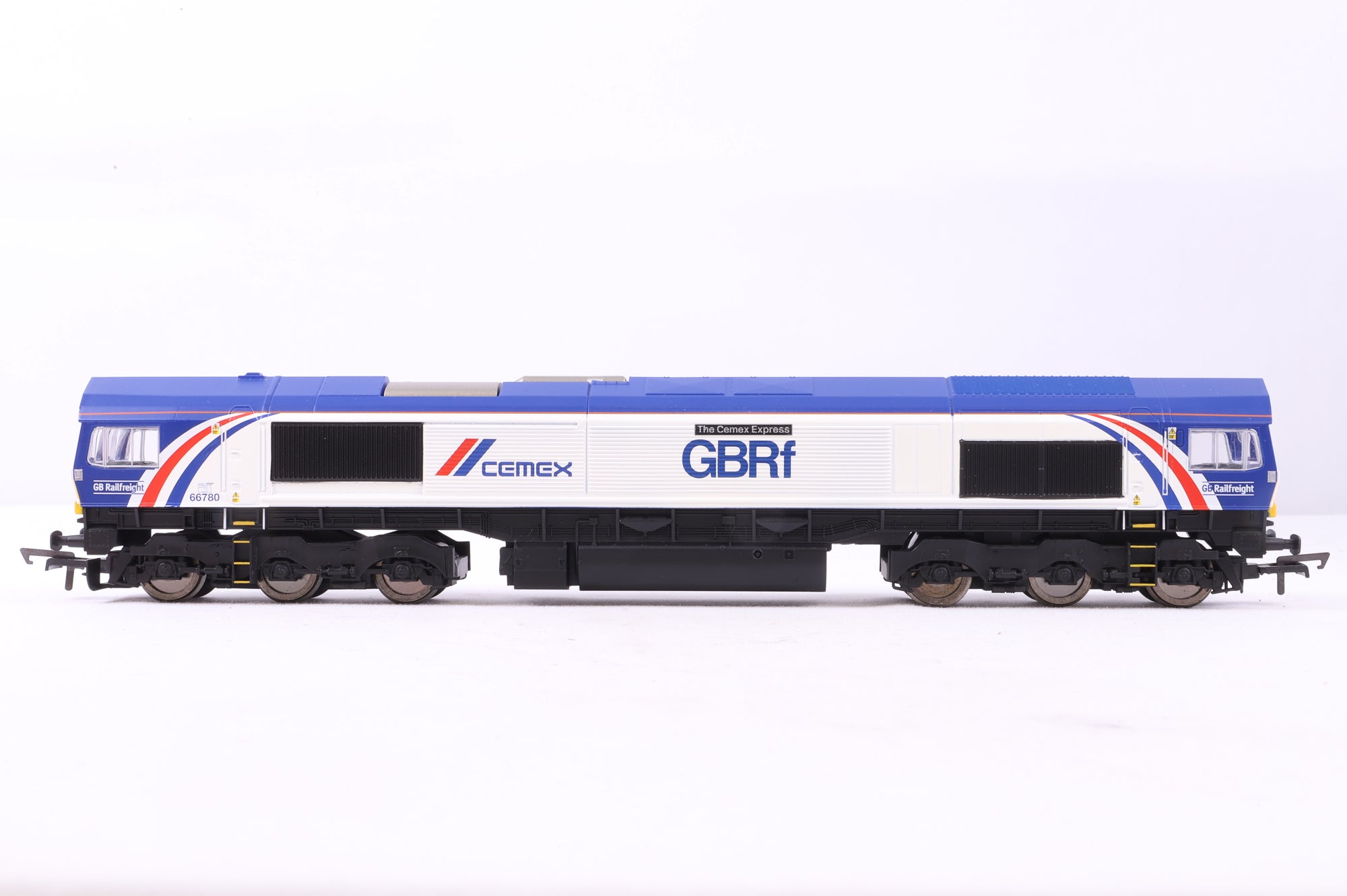 Hornby OO R3951 GBRf/CEMEX Co-Co Class 66 'The Cemex Express' '66780'